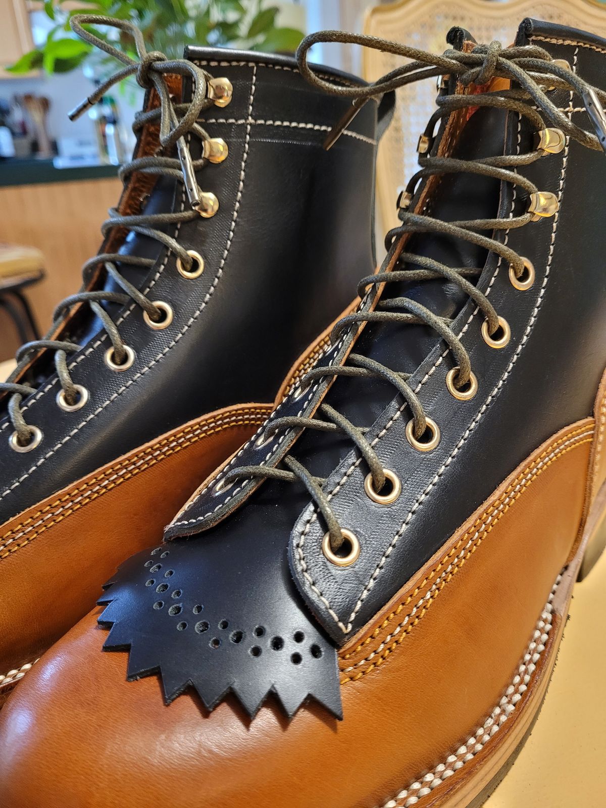 Photo by markieballa on November 13, 2022 of the Fortis Boots Eltuto in Badalassi Carlo Cognac Minerva & Badalassi Carlo Black Minerva.