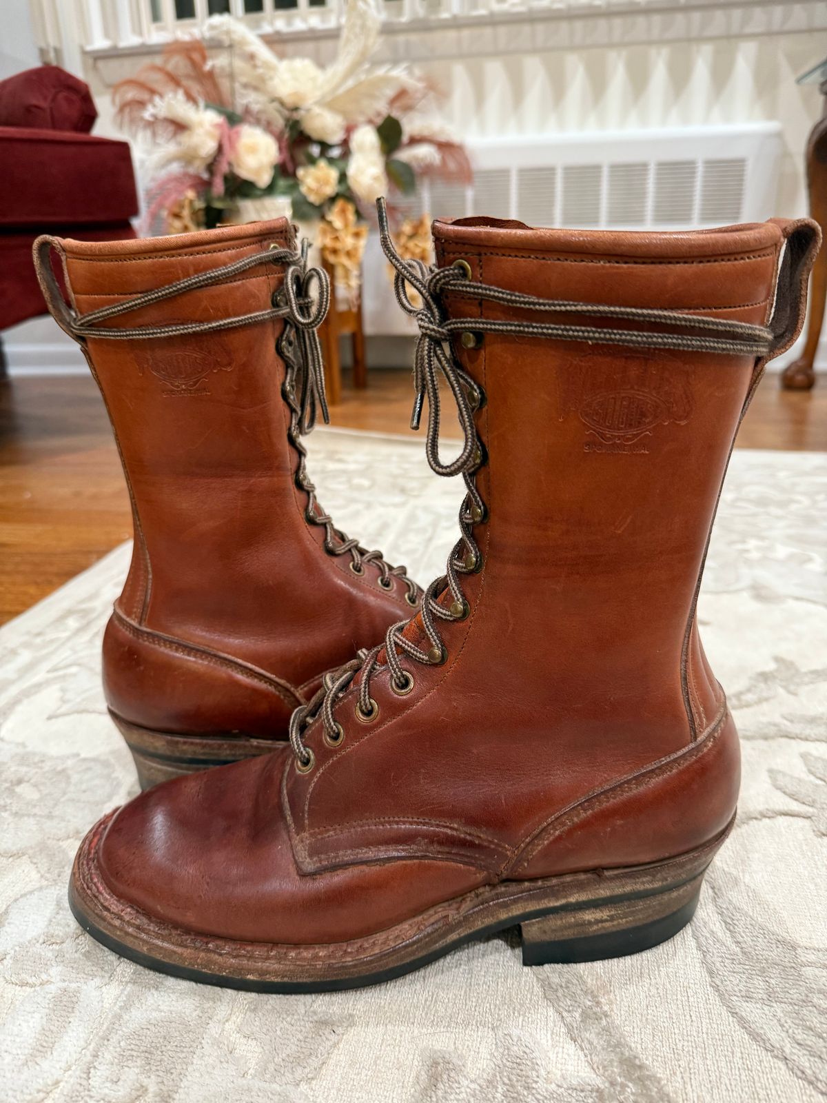 Photo by guzzy_co on November 5, 2025 of the White's Hunter in Seidel Red Dog Oil Tan.