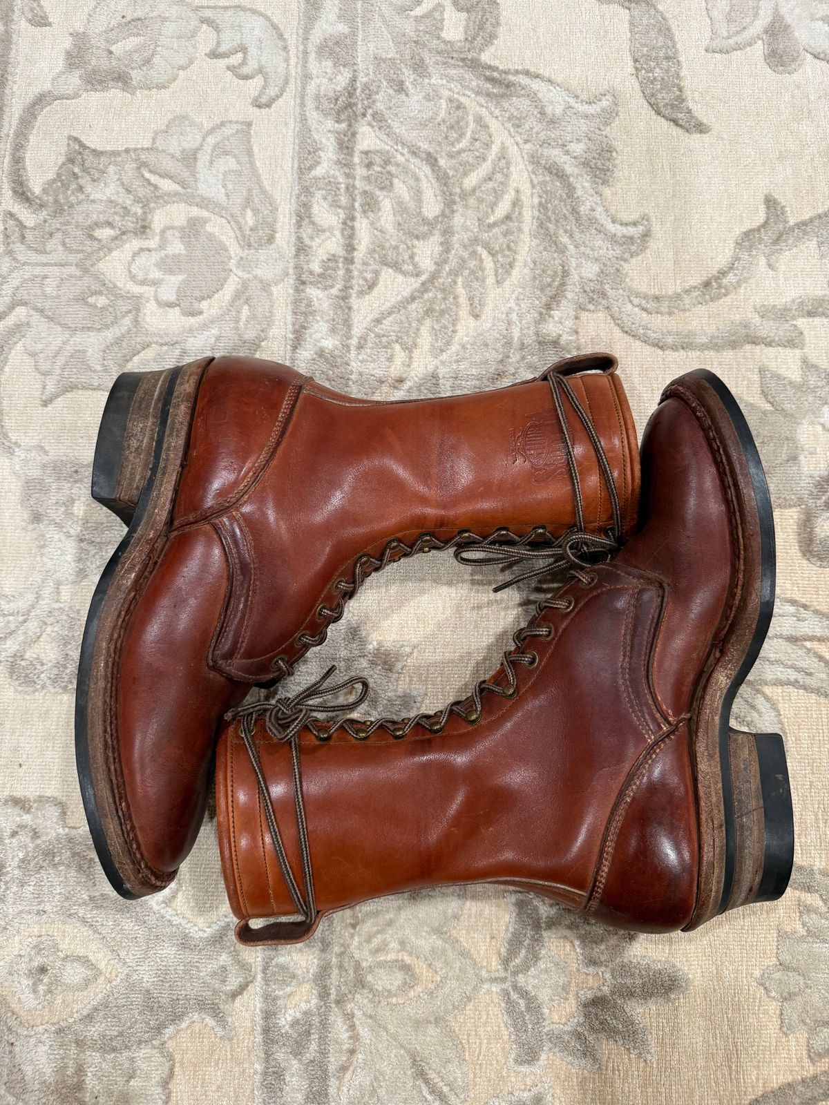 Photo by guzzy_co on November 5, 2025 of the White's Hunter in Seidel Red Dog Oil Tan.