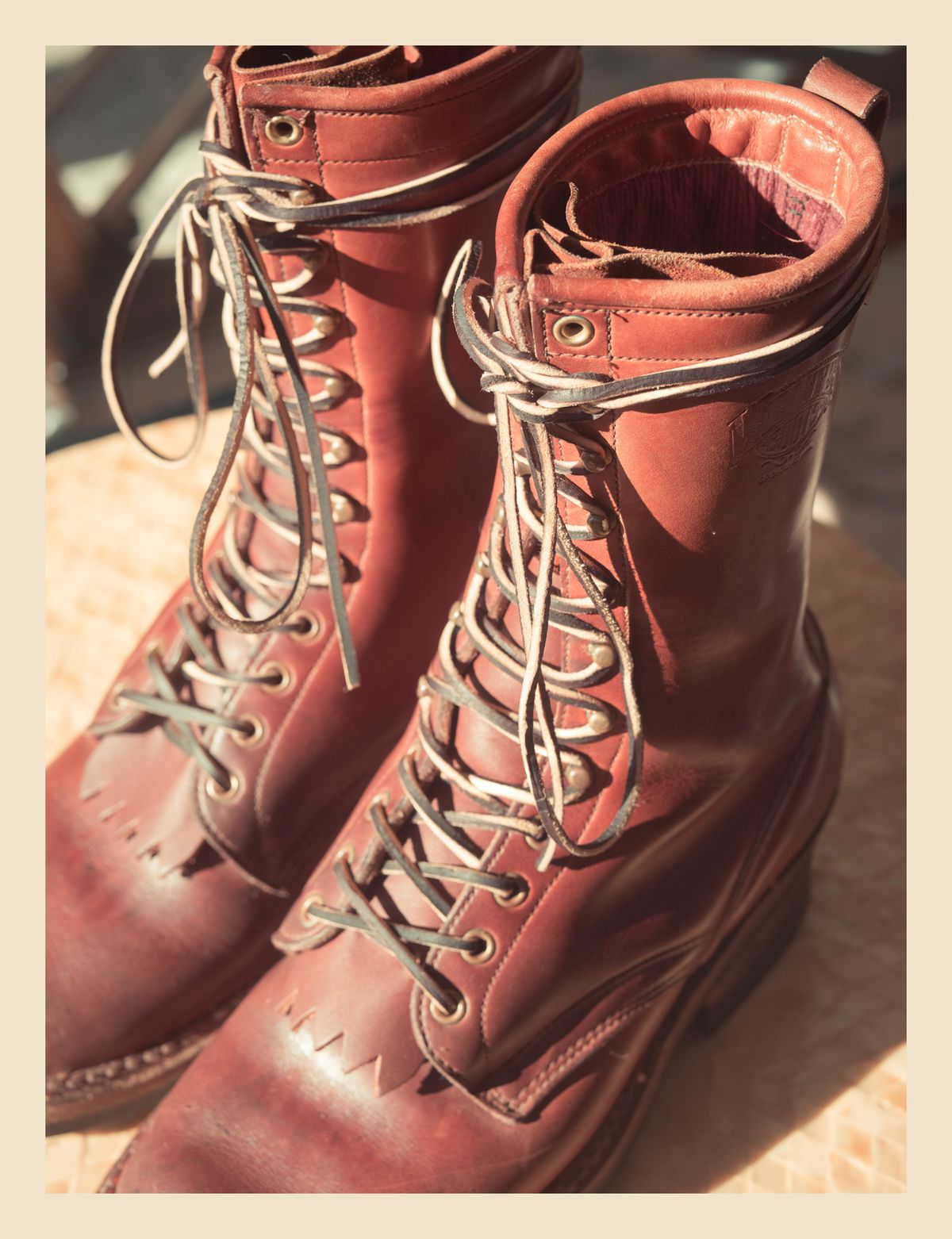 Photo by guzzy_co on November 8, 2025 of the White's Hunter in Seidel Red Dog Oil Tan.