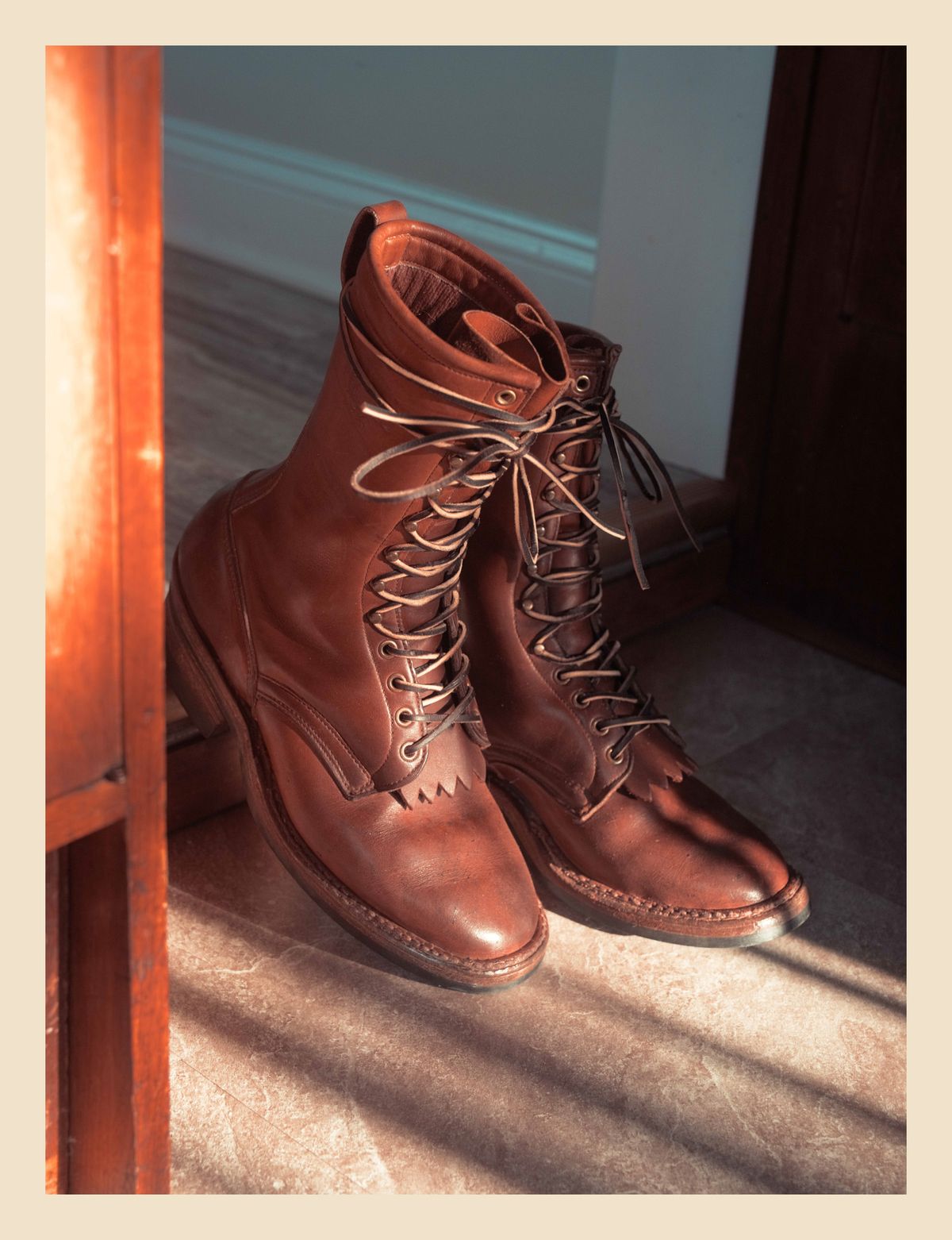 Photo by guzzy_co on November 8, 2025 of the White's Hunter in Seidel Red Dog Oil Tan.