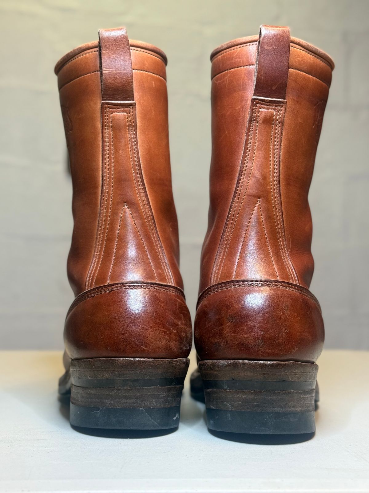 Photo by guzzy_co on January 5, 2026 of the White's Hunter in Seidel Red Dog Oil Tan.