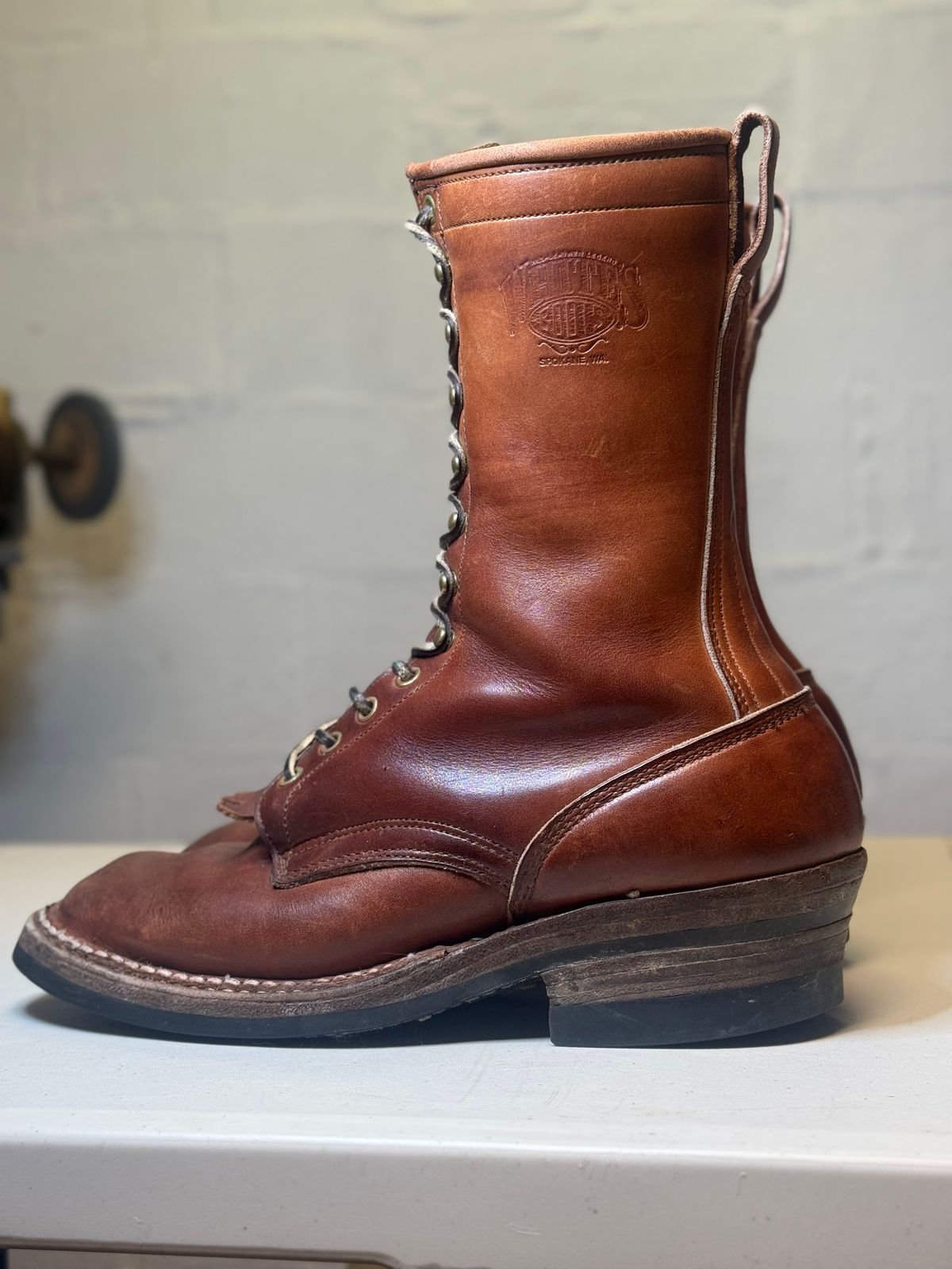 Photo by guzzy_co on January 5, 2026 of the White's Hunter in Seidel Red Dog Oil Tan.