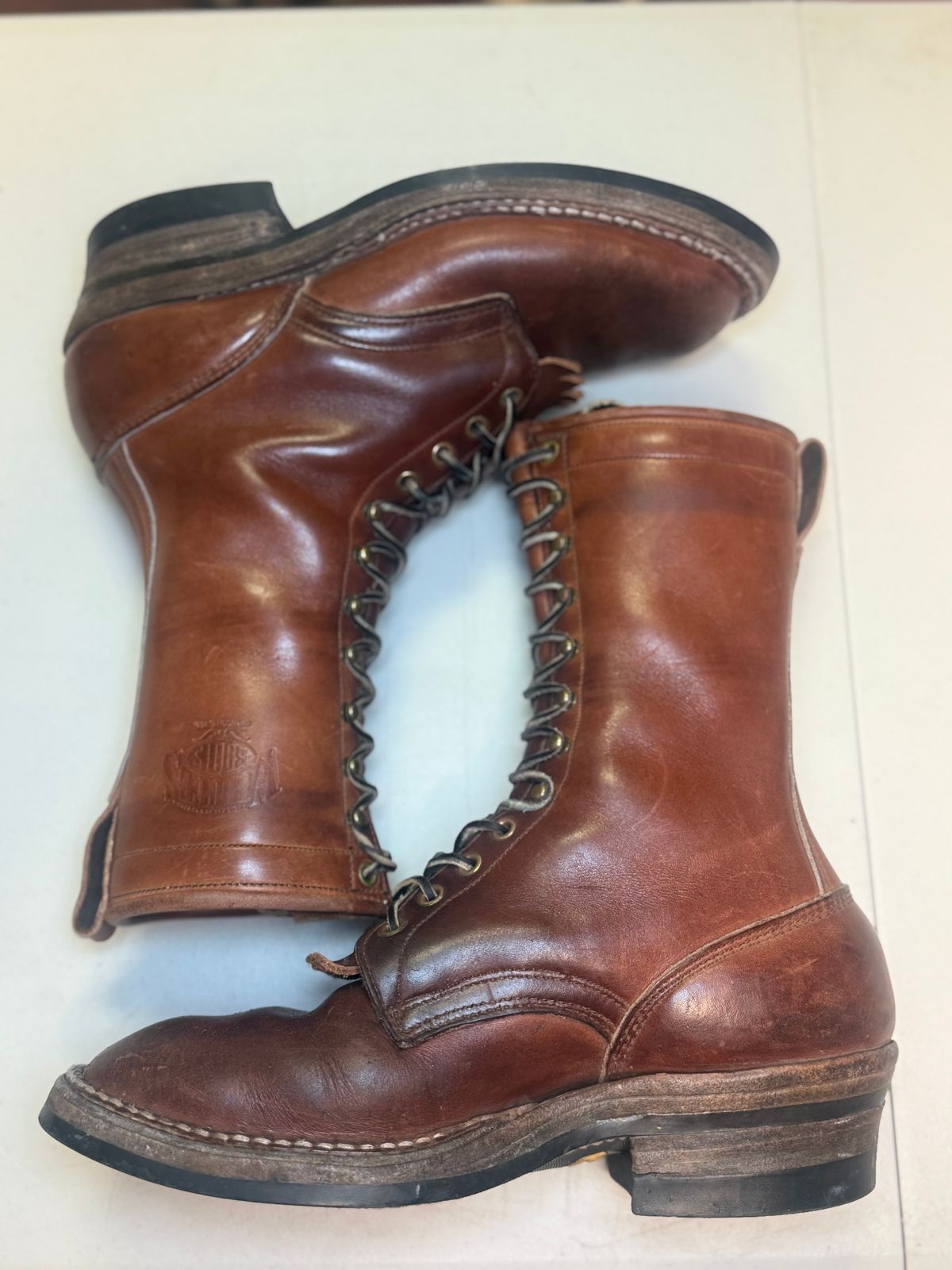 Photo by guzzy_co on January 5, 2026 of the White's Hunter in Seidel Red Dog Oil Tan.