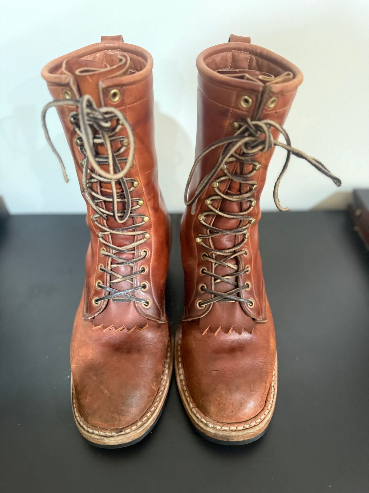 Photo by guzzy_co on February 6, 2026 of the White's Hunter in Seidel Red Dog Oil Tan.