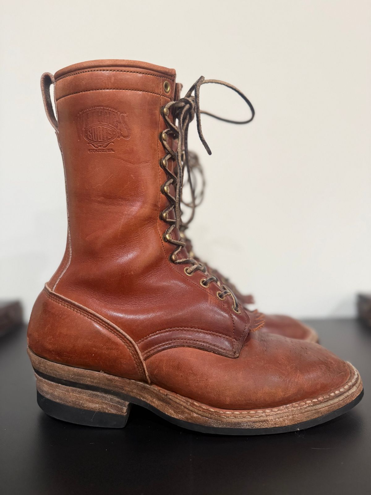 Photo by guzzy_co on February 6, 2026 of the White's Hunter in Seidel Red Dog Oil Tan.