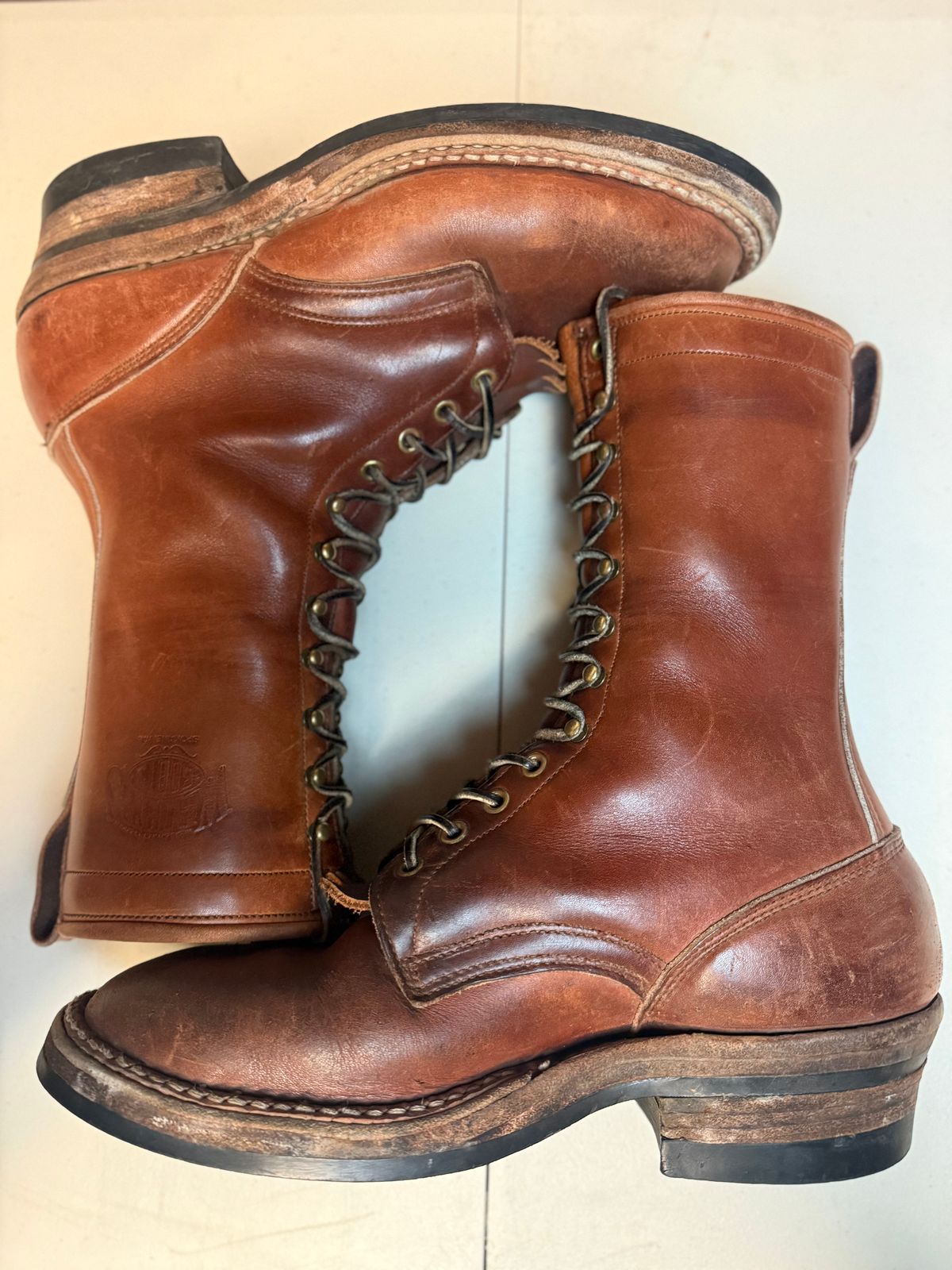 Photo by guzzy_co on March 6, 2026 of the White's Hunter in Seidel Red Dog Oil Tan.