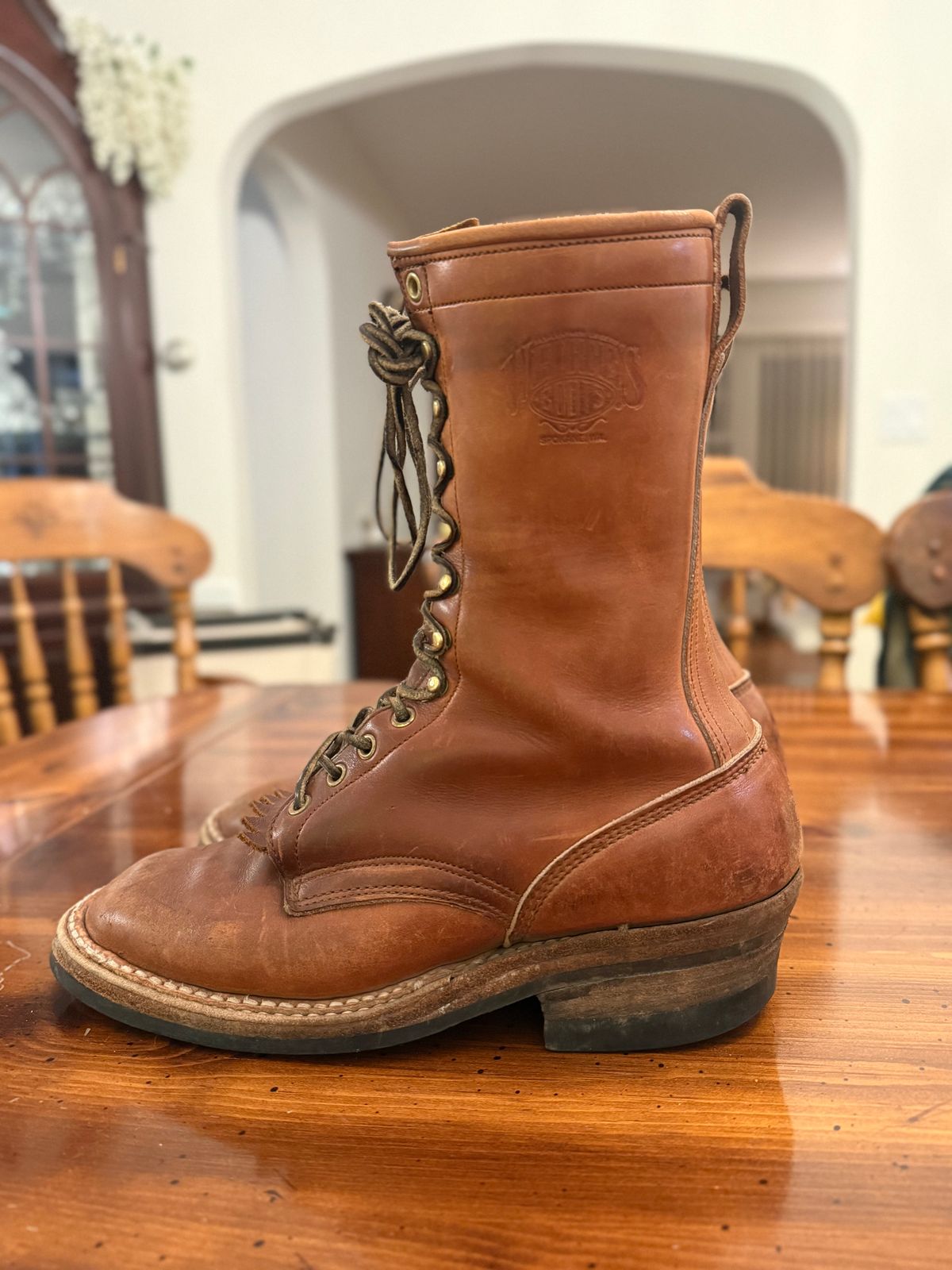 Photo by guzzy_co on April 6, 2026 of the White's Hunter in Seidel Red Dog Oil Tan.