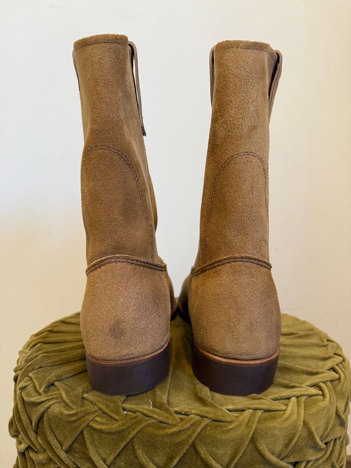 Photo by ruff.de.nimes on October 2, 2025 of the Red Wing 8060 in Red Wing / S.B. Foot Hawthorne Muleskinner.