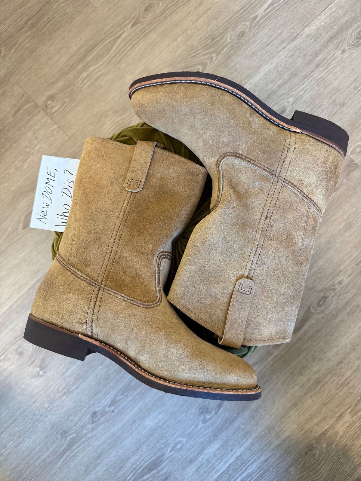 Photo by ruff.de.nimes on October 2, 2025 of the Red Wing 8060 in Red Wing / S.B. Foot Hawthorne Muleskinner.