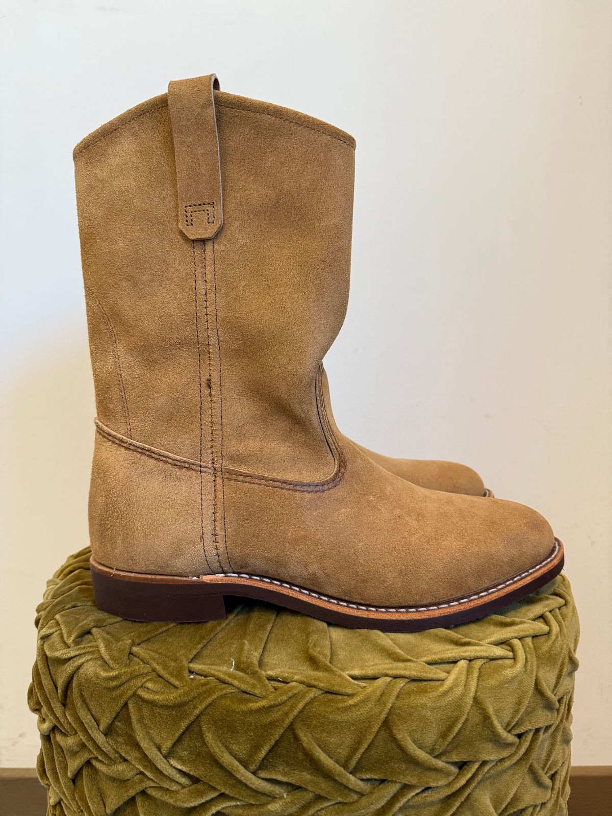 Photo by ruff.de.nimes on October 2, 2025 of the Red Wing 8060 in Red Wing / S.B. Foot Hawthorne Muleskinner.