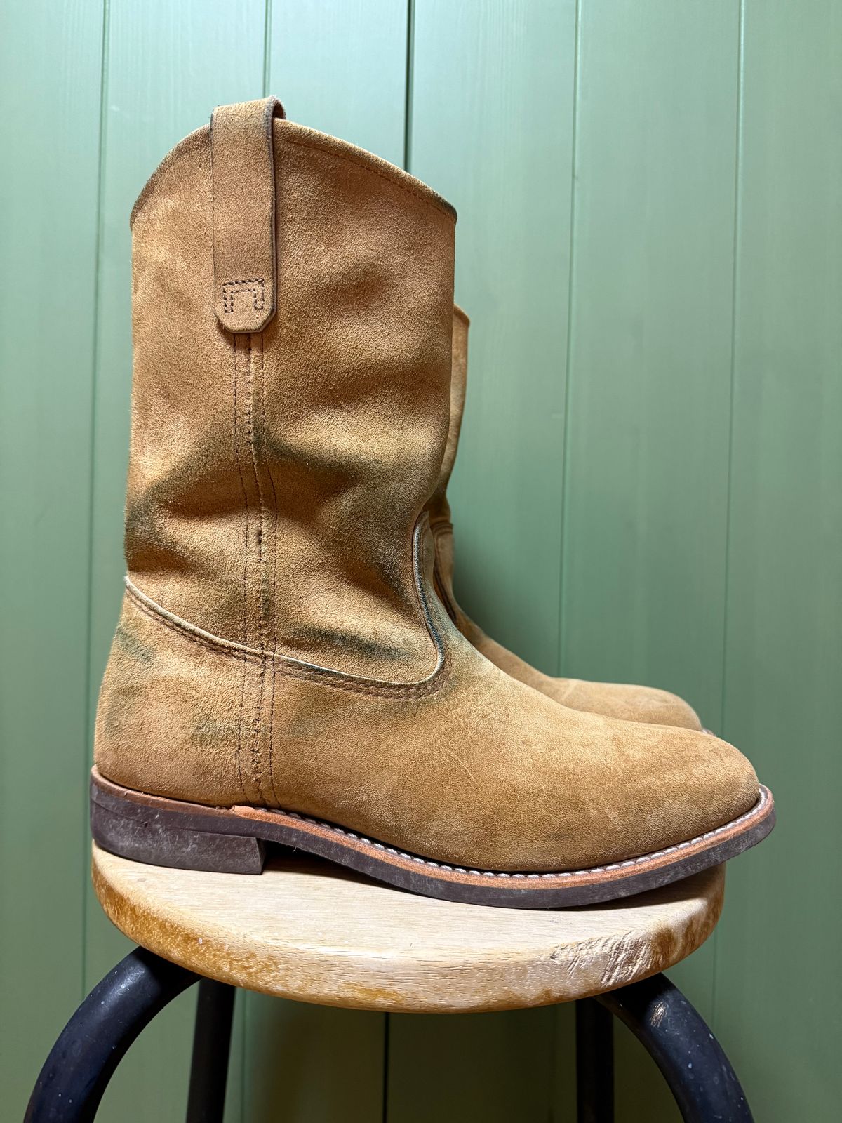 Photo by ruff.de.nimes on November 3, 2025 of the Red Wing 8060 in Red Wing / S.B. Foot Hawthorne Muleskinner.