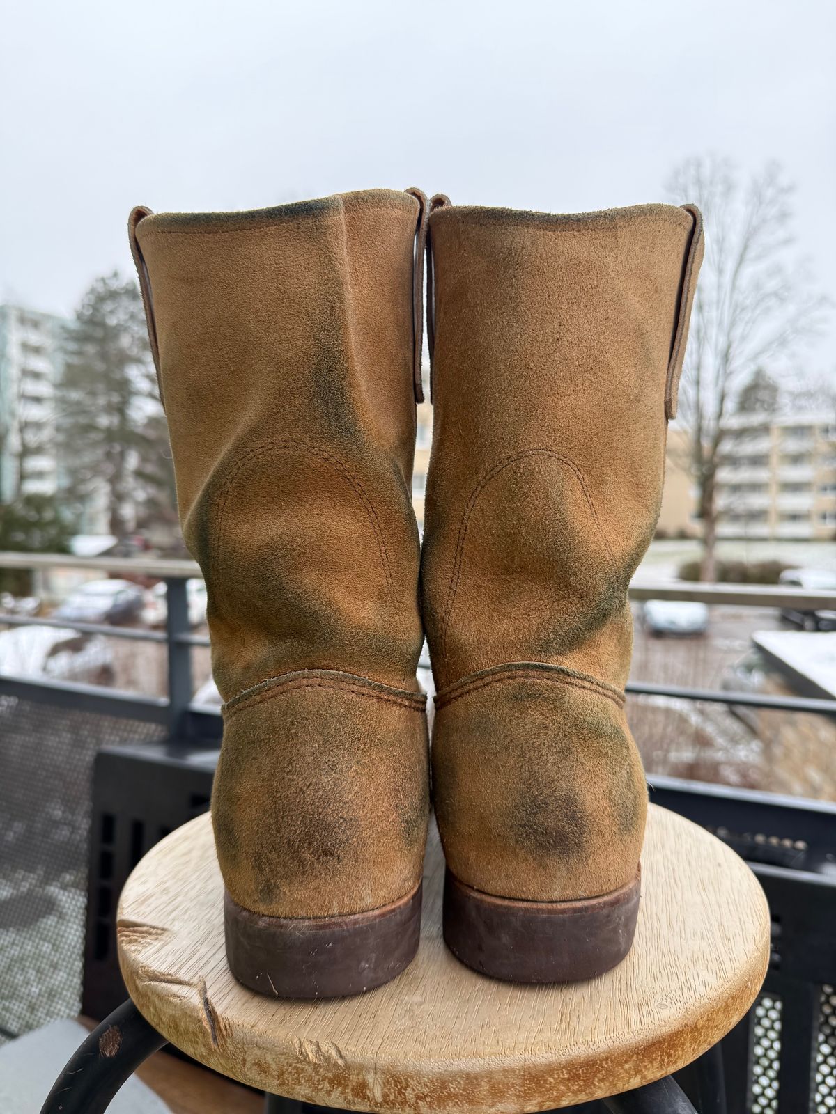 Photo by ruff.de.nimes on December 5, 2025 of the Red Wing 8060 in Red Wing / S.B. Foot Hawthorne Muleskinner.