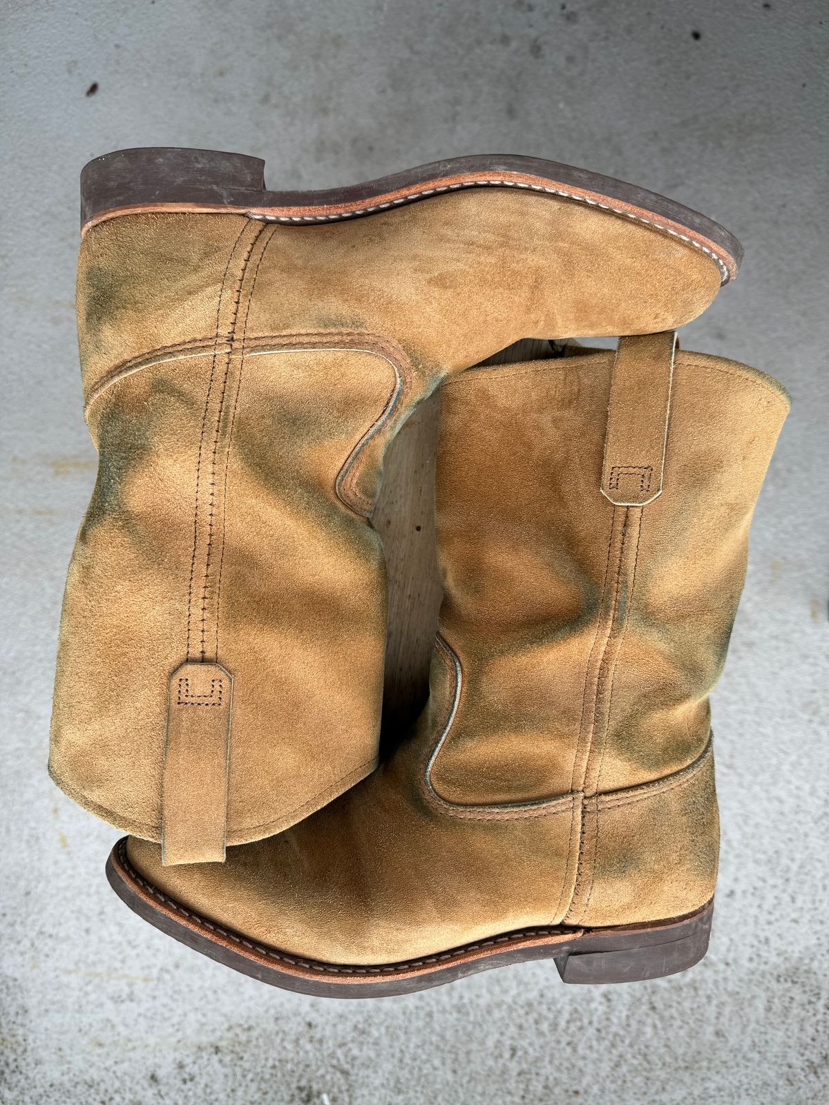 Photo by ruff.de.nimes on December 5, 2025 of the Red Wing 8060 in Red Wing / S.B. Foot Hawthorne Muleskinner.