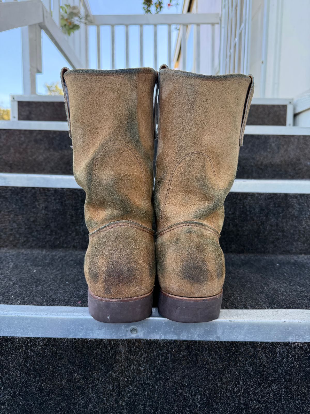 Photo by ruff.de.nimes on January 2, 2026 of the Red Wing 8060 in Red Wing / S.B. Foot Hawthorne Muleskinner.