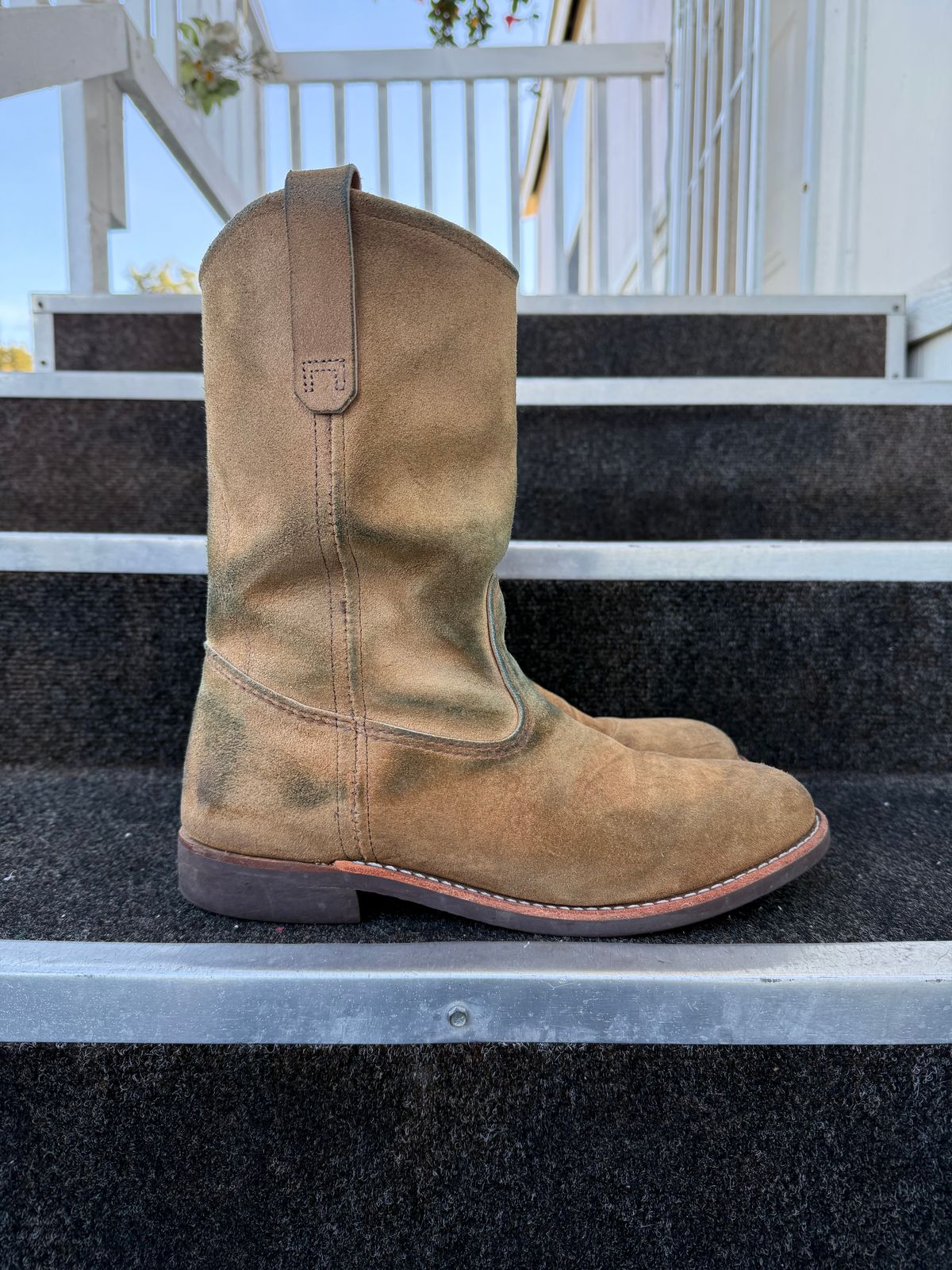 Photo by ruff.de.nimes on January 2, 2026 of the Red Wing 8060 in Red Wing / S.B. Foot Hawthorne Muleskinner.