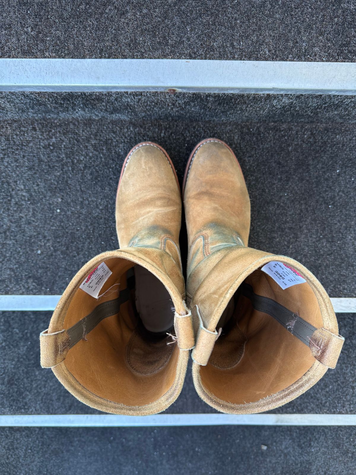 Photo by ruff.de.nimes on January 2, 2026 of the Red Wing 8060 in Red Wing / S.B. Foot Hawthorne Muleskinner.