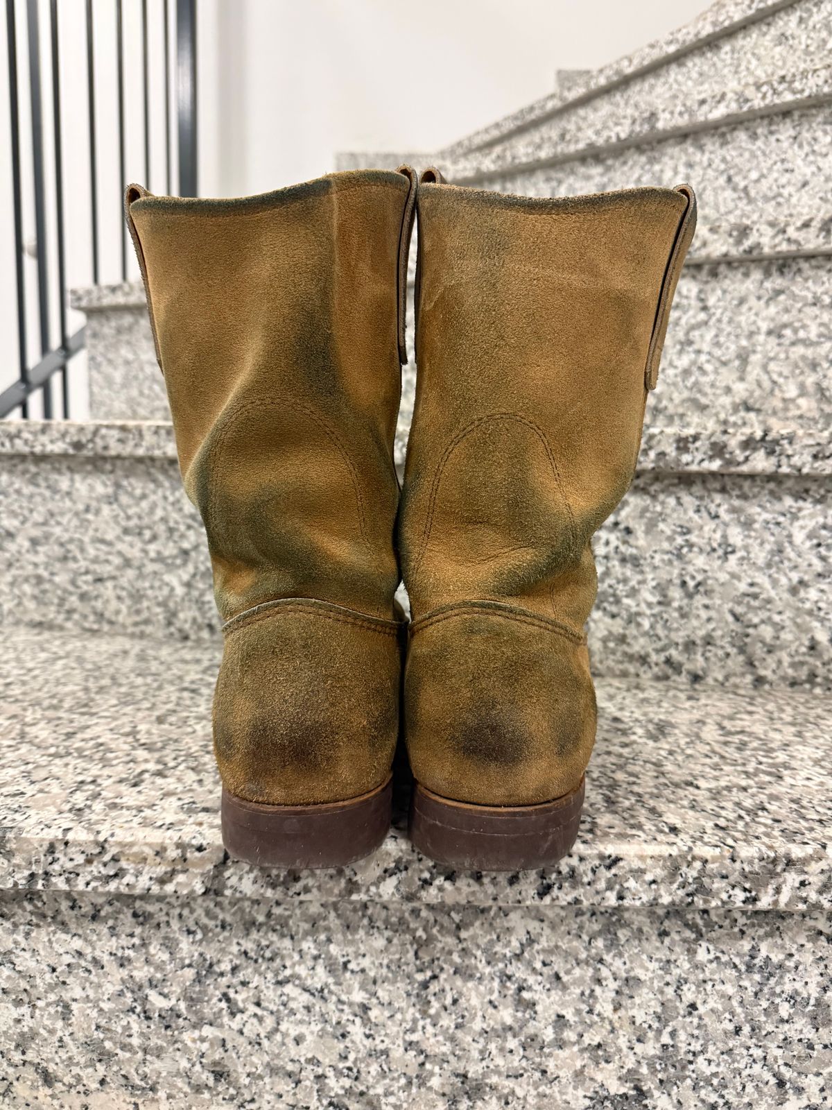 Photo by ruff.de.nimes on February 2, 2026 of the Red Wing 8060 in Red Wing / S.B. Foot Hawthorne Muleskinner.