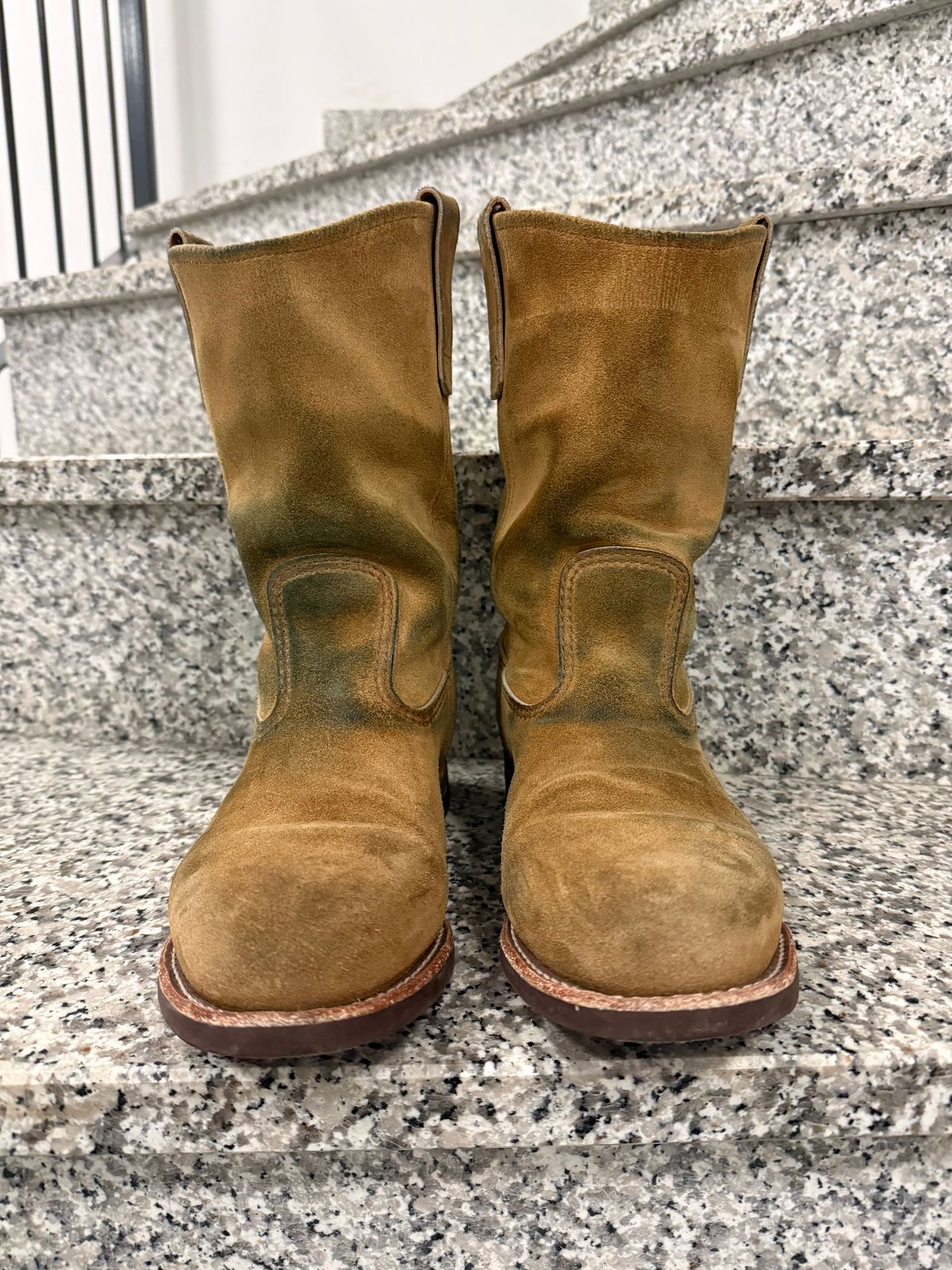 Photo by ruff.de.nimes on February 2, 2026 of the Red Wing 8060 in Red Wing / S.B. Foot Hawthorne Muleskinner.