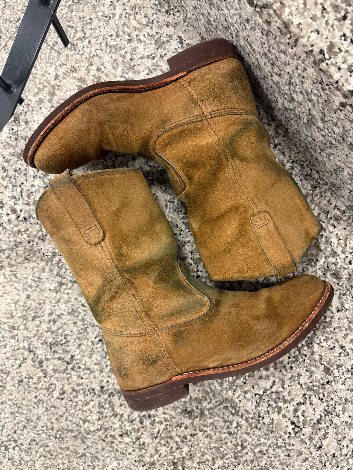 Photo by ruff.de.nimes on February 2, 2026 of the Red Wing 8060 in Red Wing / S.B. Foot Hawthorne Muleskinner.