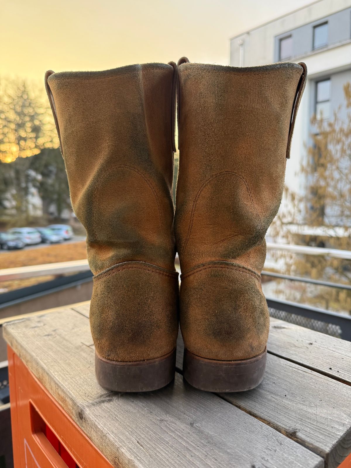 Photo by ruff.de.nimes on March 3, 2026 of the Red Wing 8060 in Red Wing / S.B. Foot Hawthorne Muleskinner.