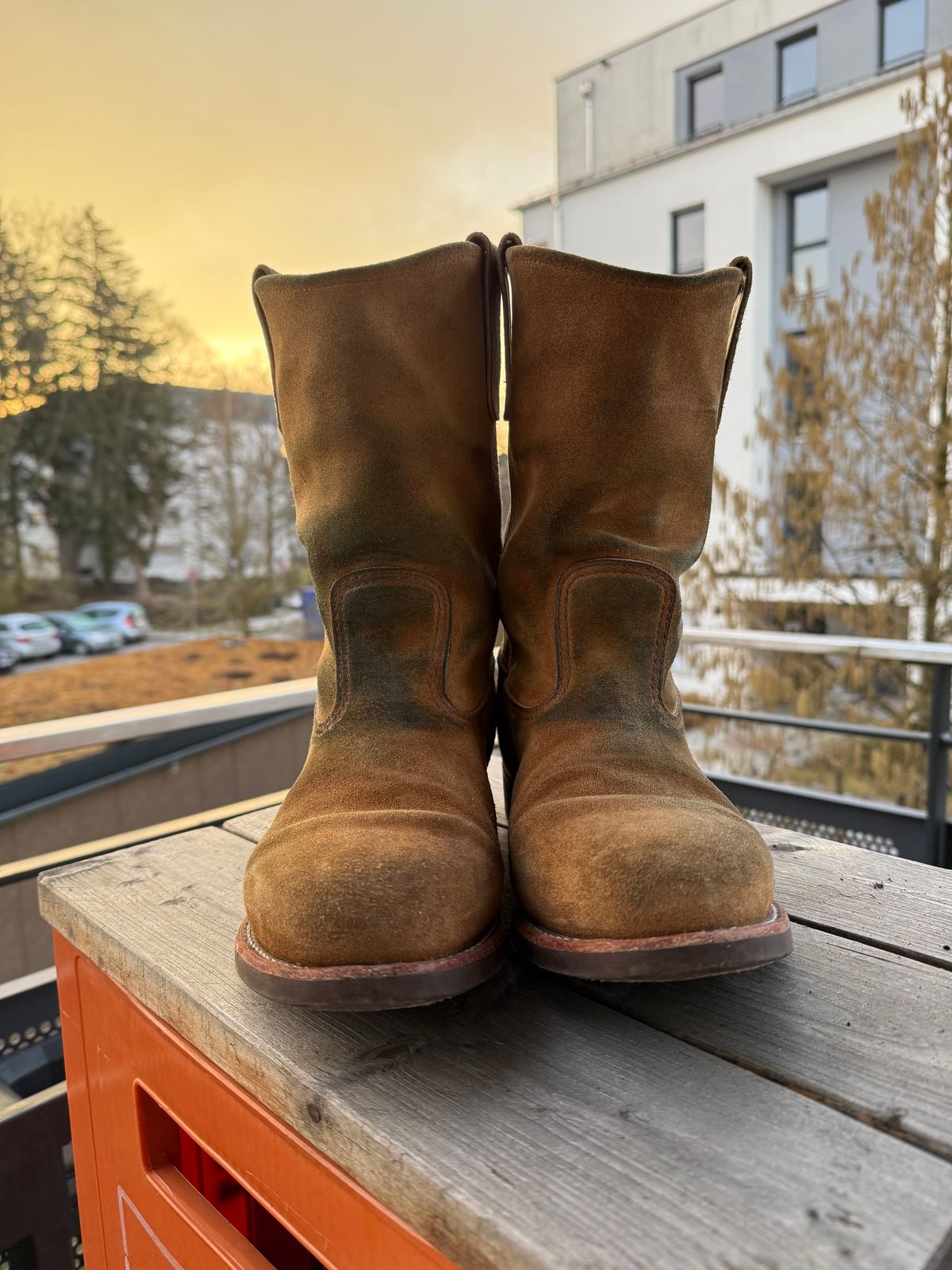 Photo by ruff.de.nimes on March 3, 2026 of the Red Wing 8060 in Red Wing / S.B. Foot Hawthorne Muleskinner.