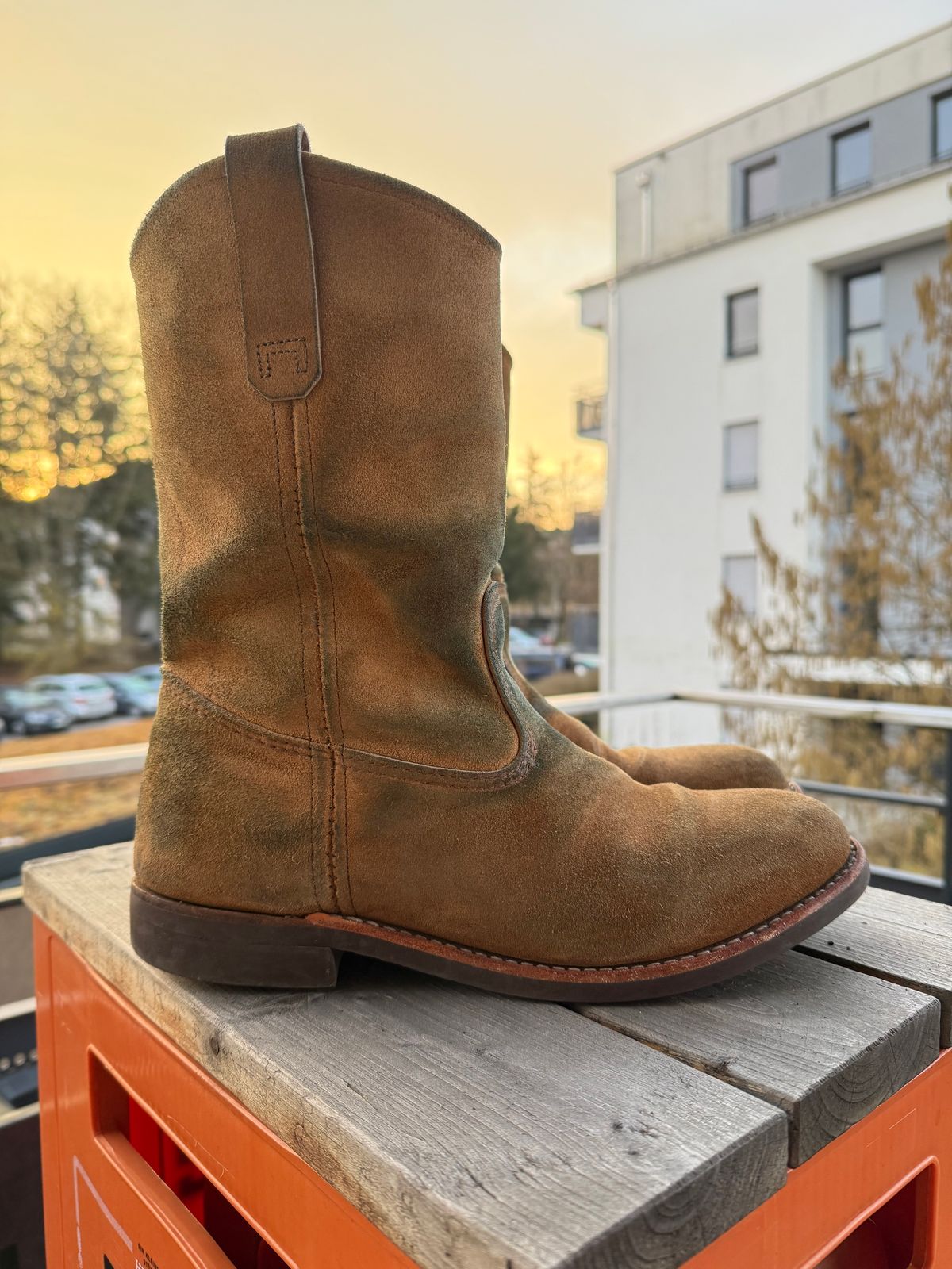 Photo by ruff.de.nimes on March 3, 2026 of the Red Wing 8060 in Red Wing / S.B. Foot Hawthorne Muleskinner.