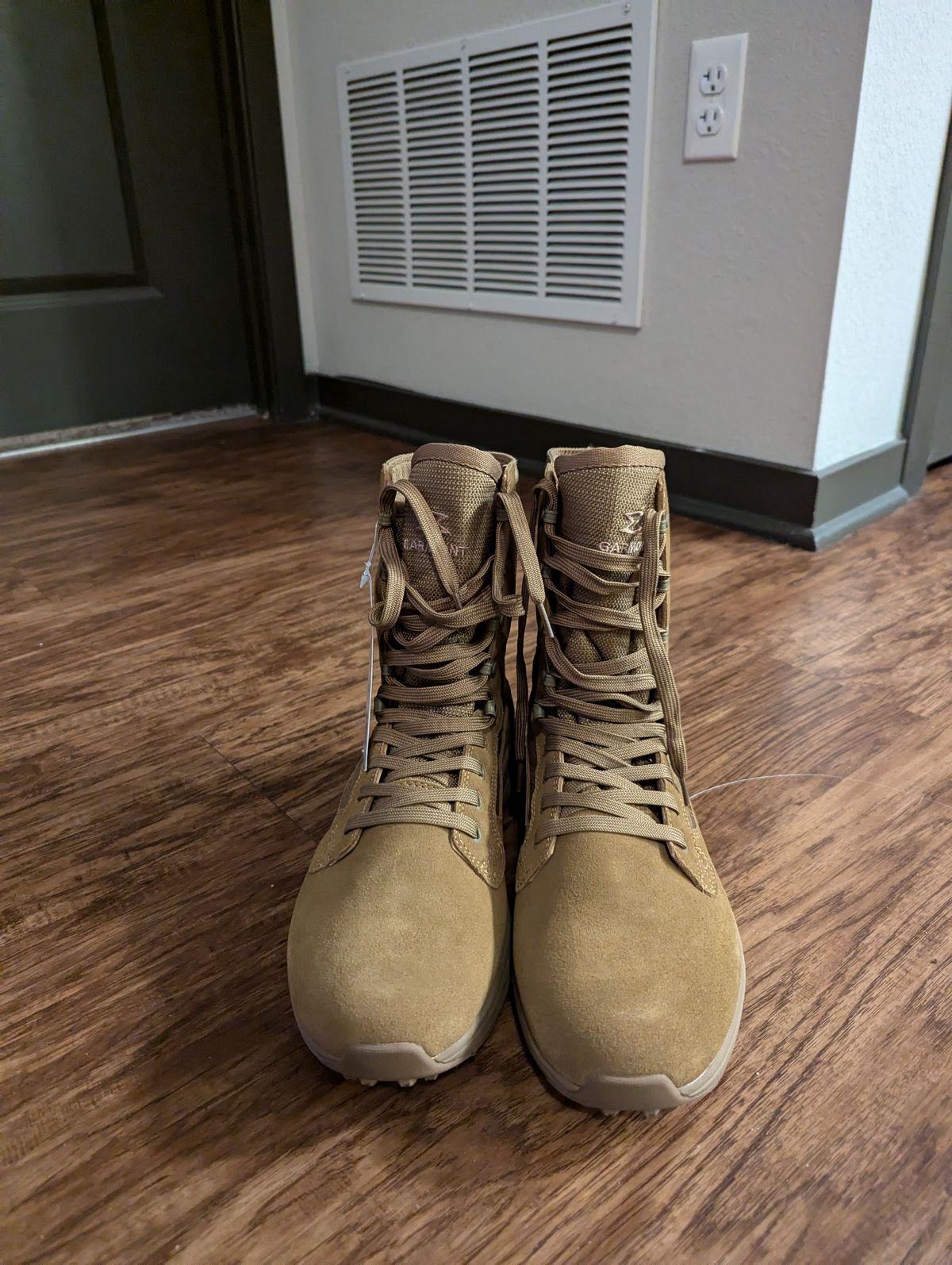 Photo by selledge07 on October 1, 2024 of the Garmont T8 NFS 670 Regular in Roughout Leather Coyote Brown.