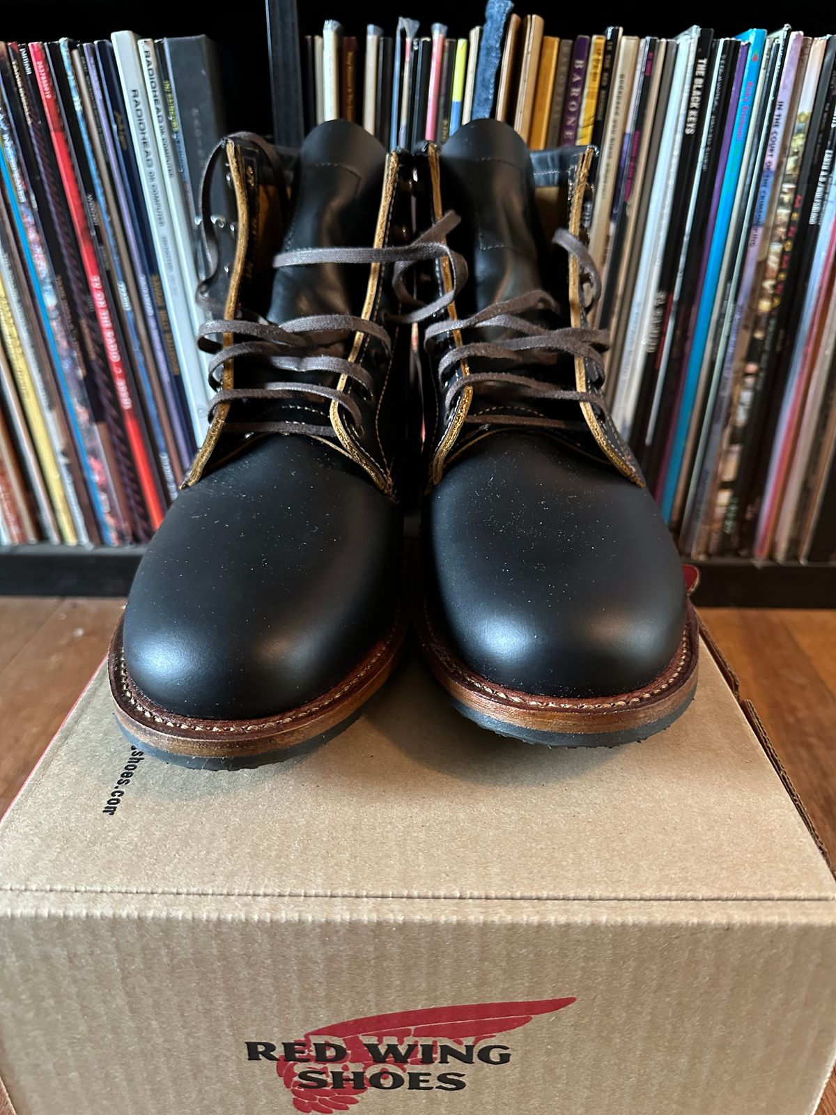 Photo by nickubed on October 27, 2024 of the Red Wing Beckman Flatbox in S.B. Foot Black Klondike.