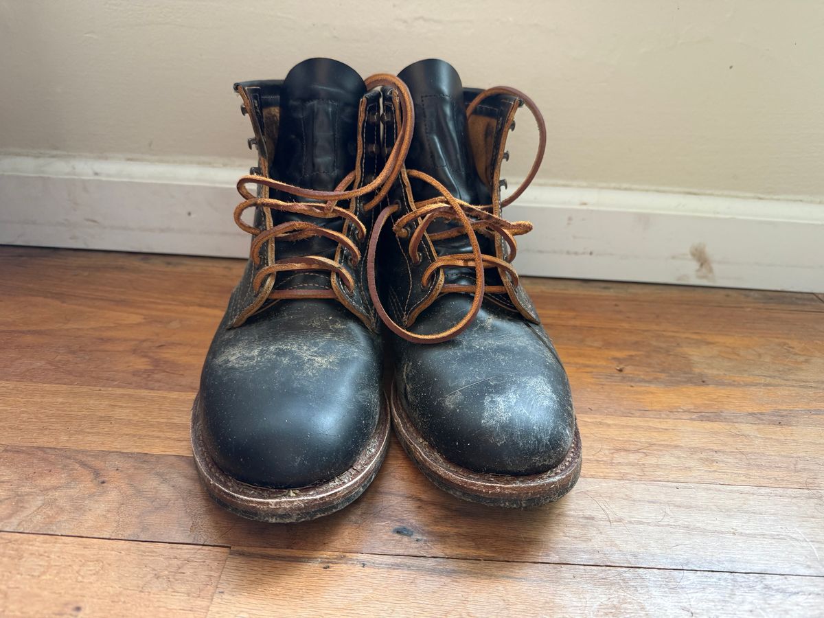 Photo by nickubed on November 5, 2024 of the Red Wing Beckman Flatbox in S.B. Foot Black Klondike.