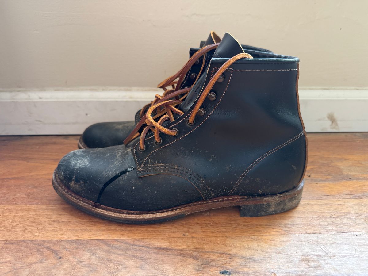 Photo by nickubed on November 5, 2024 of the Red Wing Beckman Flatbox in S.B. Foot Black Klondike.