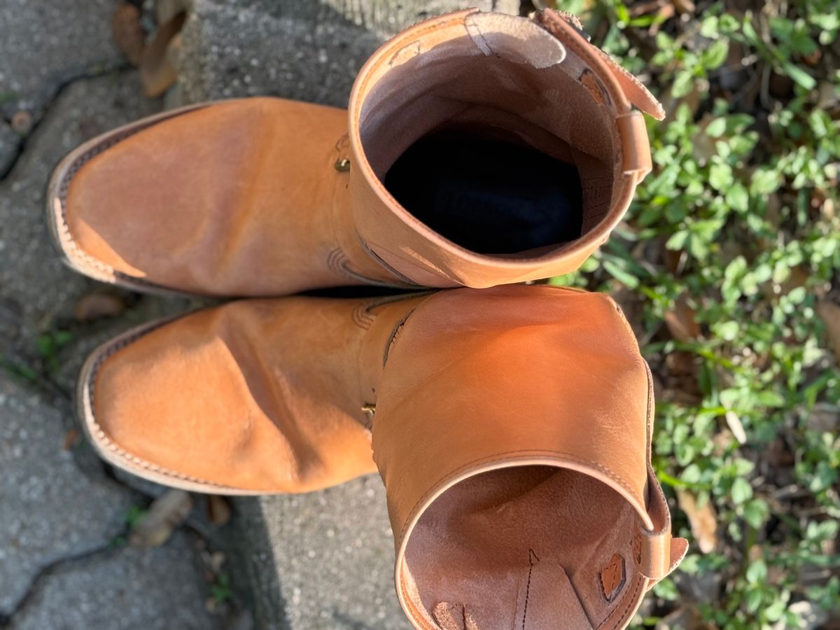 Photo by adriankgonzales on November 1, 2025 of the Wesco x S&S Van Cleef III in Unknown Natural Veg Tan.