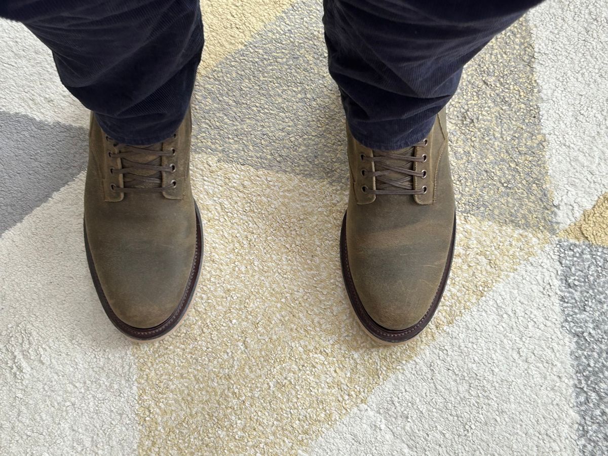 Photo by lowrollr on March 1, 2025 of the Viberg Scout Boot in Viberg / C.F. Stead Mojave Waxy Commander.