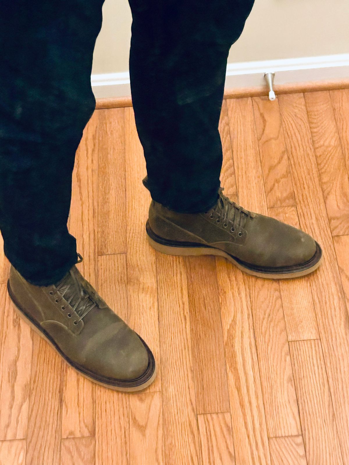 Photo by lowrollr on February 8, 2025 of the Viberg Scout Boot in Viberg / C.F. Stead Mojave Waxy Commander.