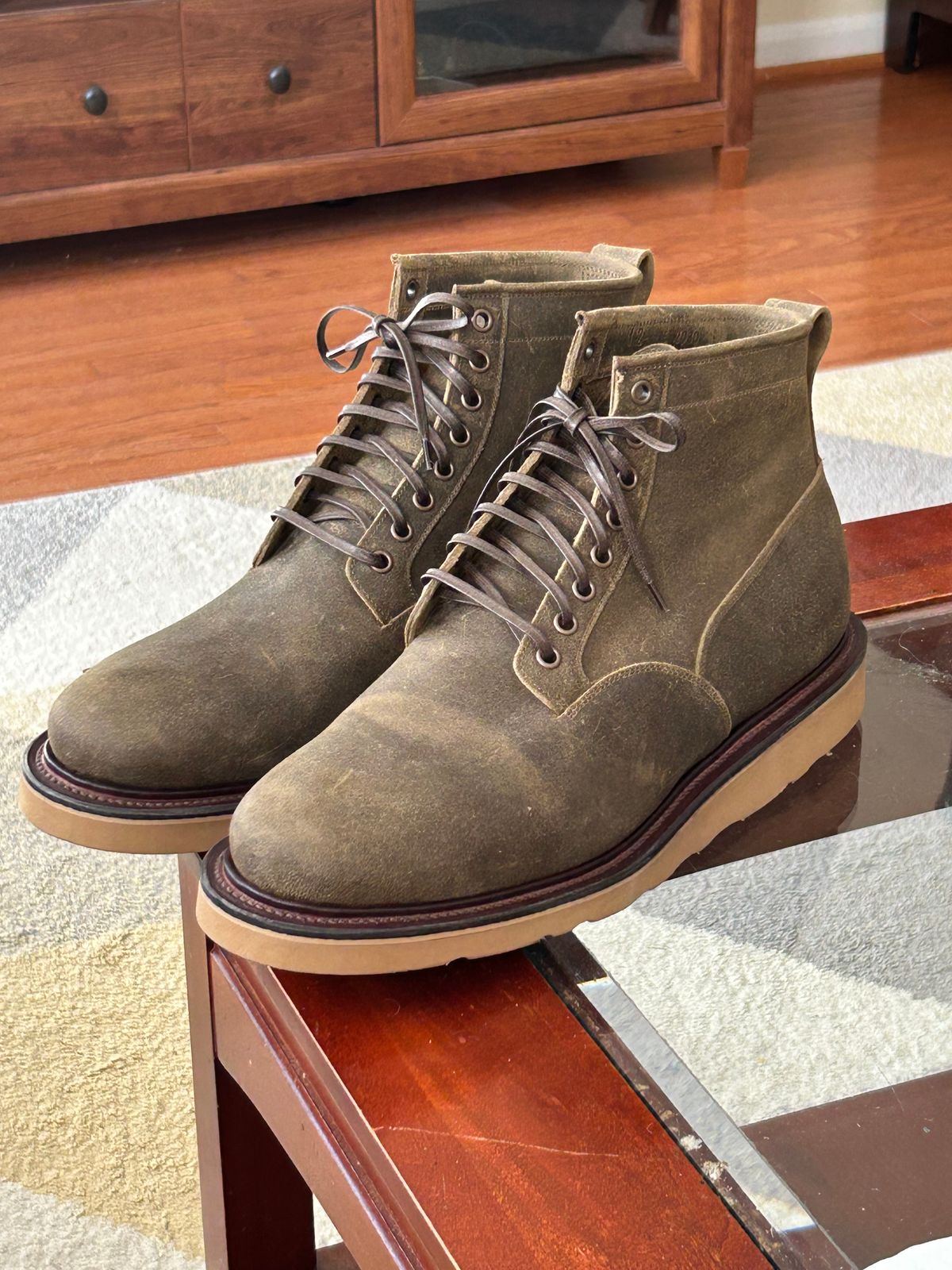 Photo by lowrollr on February 7, 2025 of the Viberg Scout Boot in Viberg / C.F. Stead Mojave Waxy Commander.
