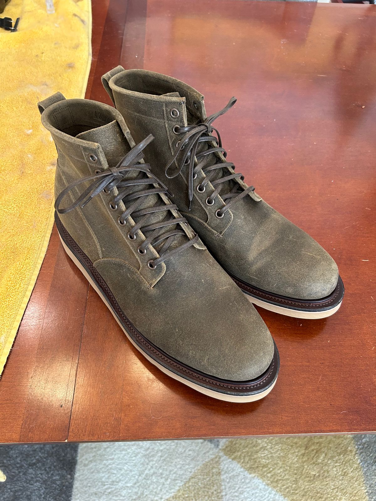 Photo by lowrollr on February 7, 2025 of the Viberg Scout Boot in Viberg / C.F. Stead Mojave Waxy Commander.