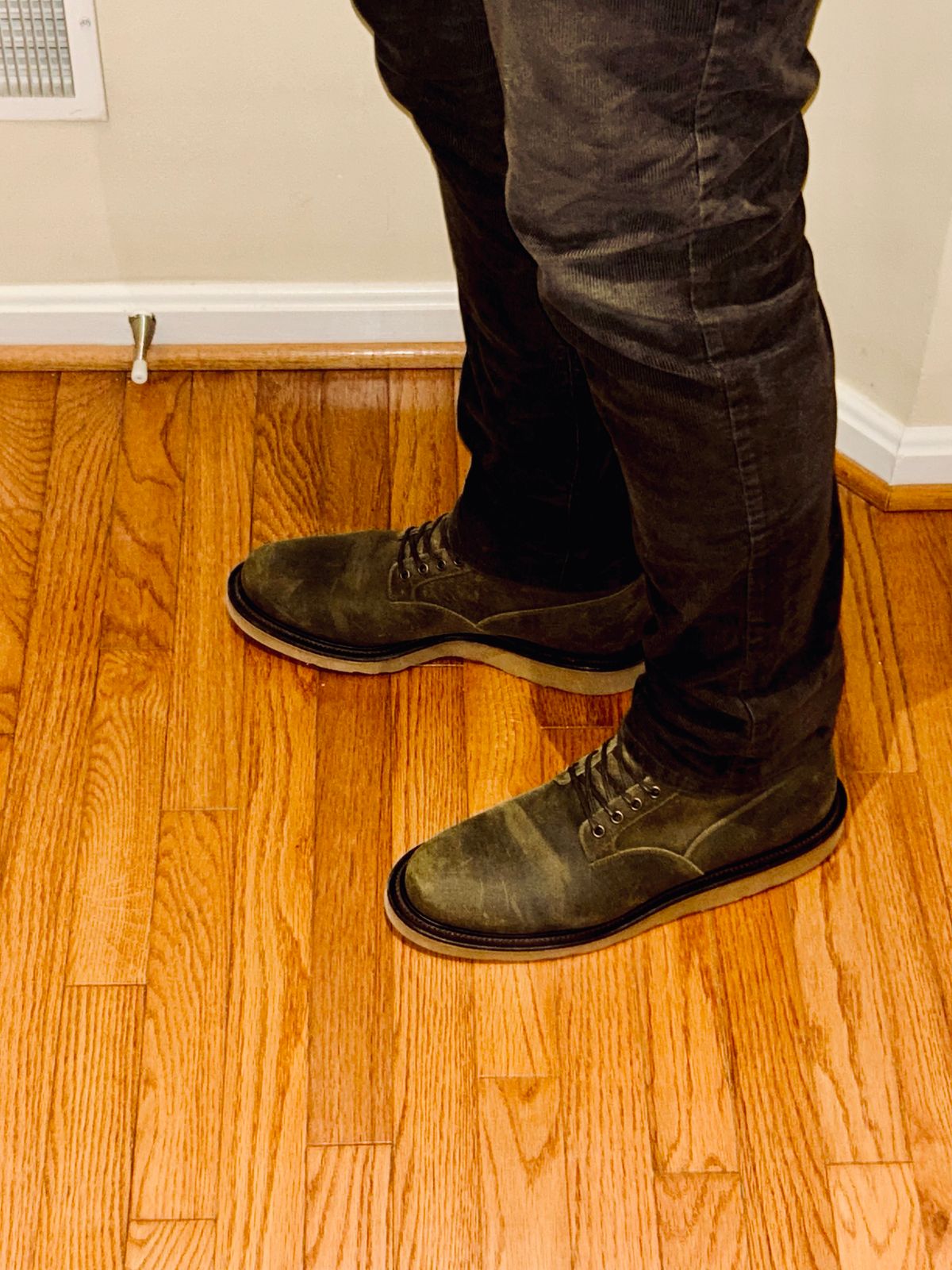 Photo by lowrollr on March 16, 2025 of the Viberg Scout Boot in Viberg / C.F. Stead Mojave Waxy Commander.