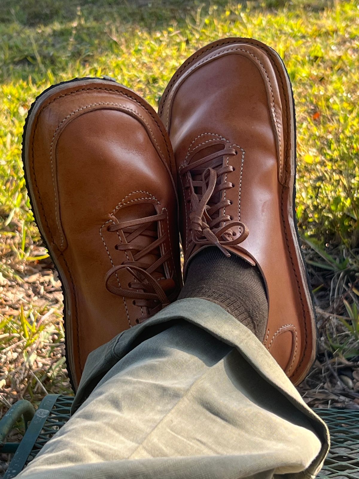 Photo by sons.moon.leather on December 21, 2025 of the Son’s Moon Leather Alvar Trail Homegrowns in Walpier Buttero Veg Tan in Conceria Walpier Natural Buttero.