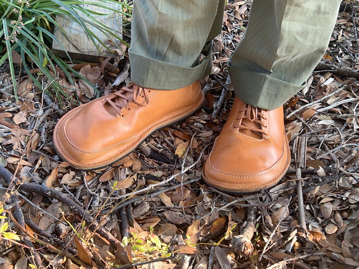 Photo by sons.moon.leather on December 21, 2025 of the Son’s Moon Leather Alvar Trail Homegrowns in Walpier Buttero Veg Tan in Conceria Walpier Natural Buttero.