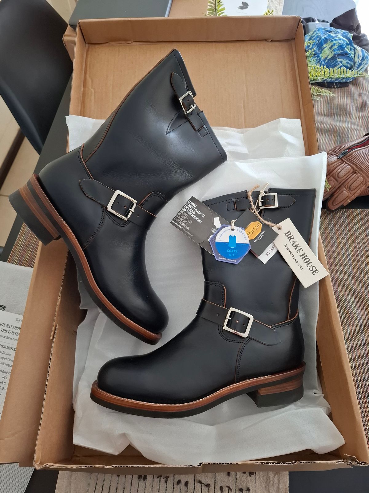 Photo by Gambito on July 8, 2026 of the Brake House 3530 in Vegetable tanned cowhide teacore leather.