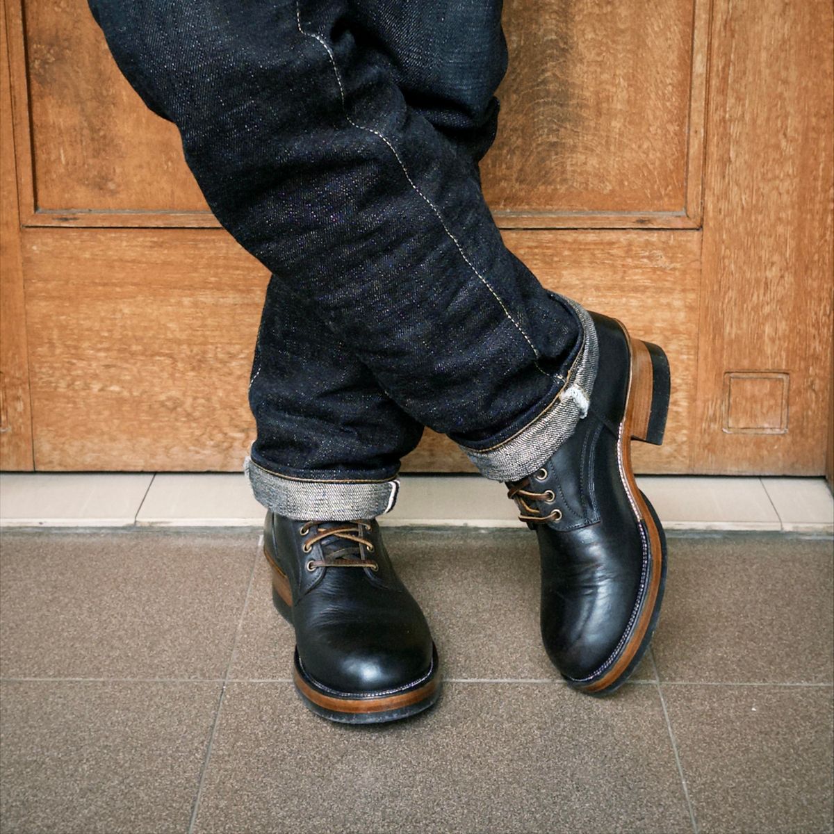 Photo by hsiddharta on February 1, 2026 of the Tahura Custom Model in Horween Black Chromexcel.