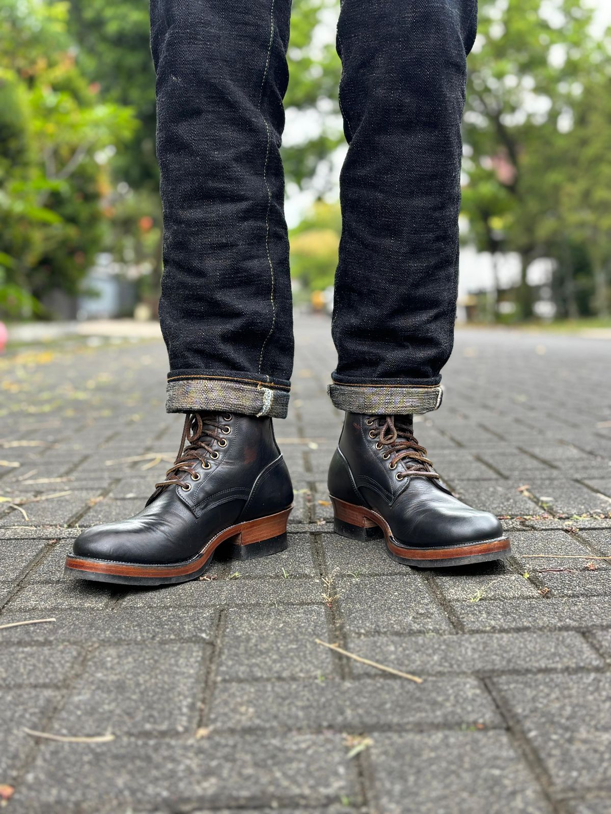 Photo by hsiddharta on February 18, 2026 of the Tahura Custom Model in Horween Black Chromexcel.