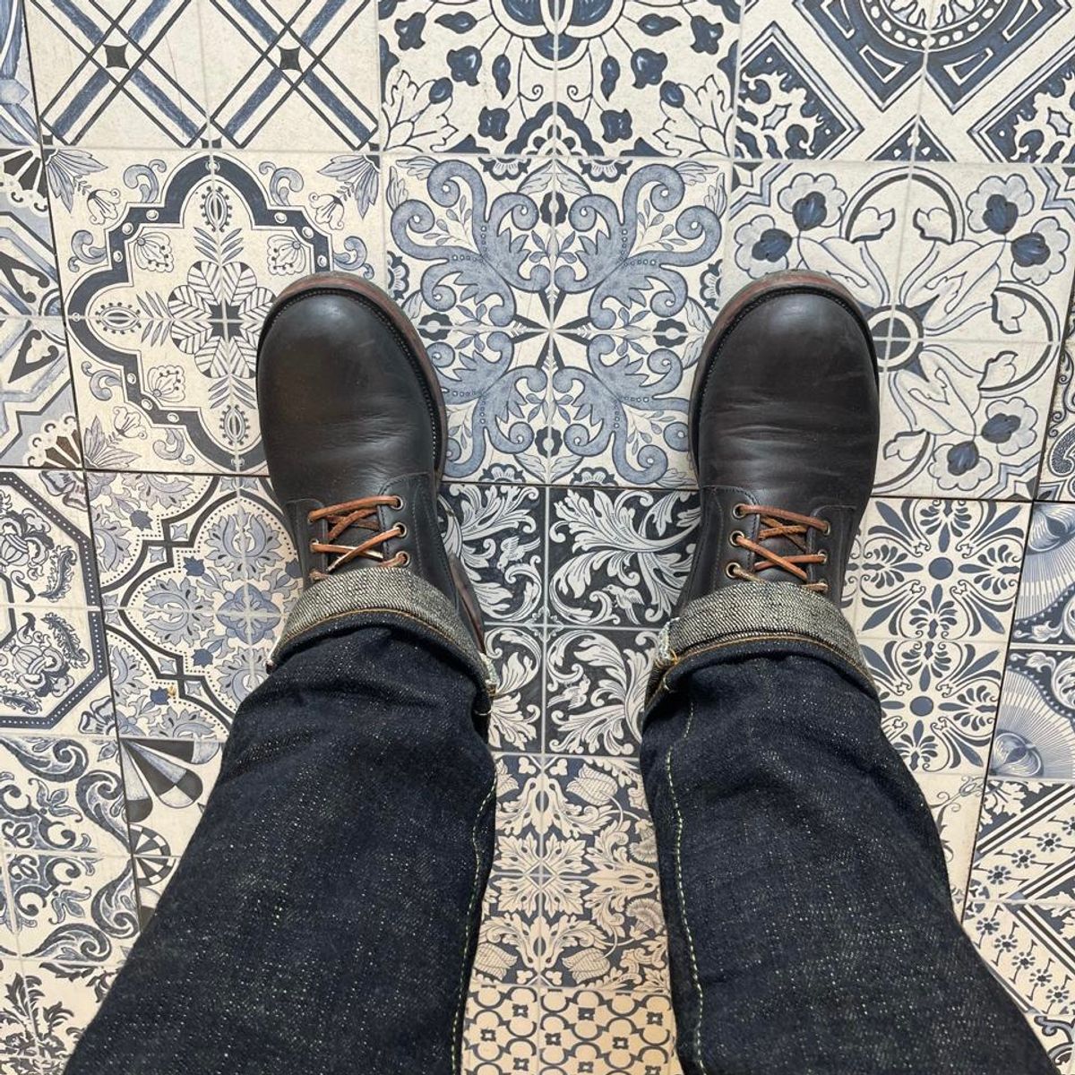 Photo by hsiddharta on April 12, 2026 of the Tahura Custom Model in Horween Black Chromexcel.