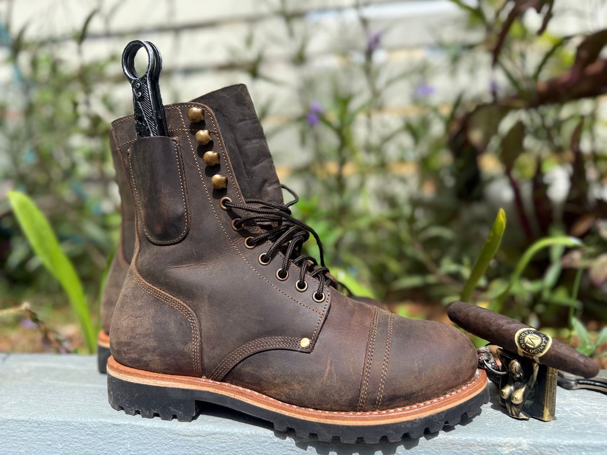 Photo by TheFadeLog on September 7, 2025 of the Craft & Glory Combat 8” in Vintage Brown.