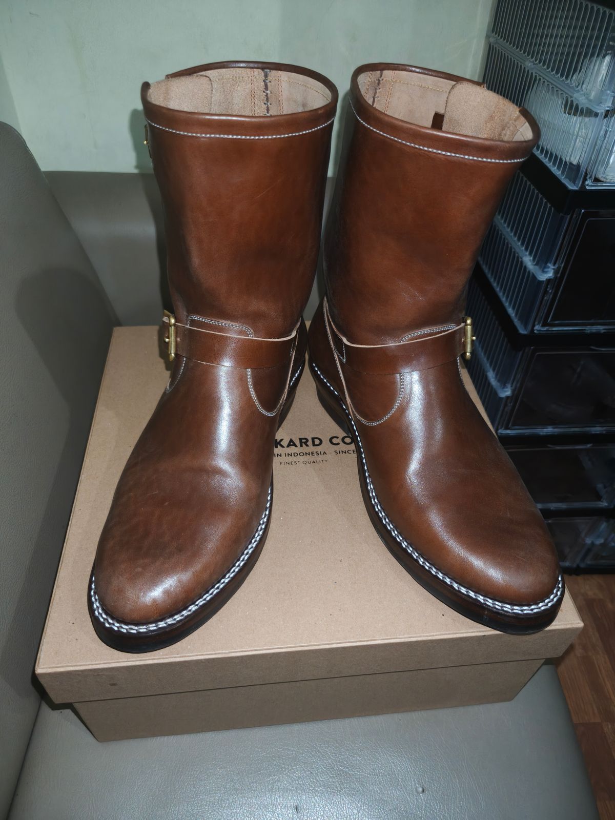 Photo by novrianhar on April 25, 2026 of the Junkard Engineer Boots in Maryam Toscanello TPR Horsebutt.