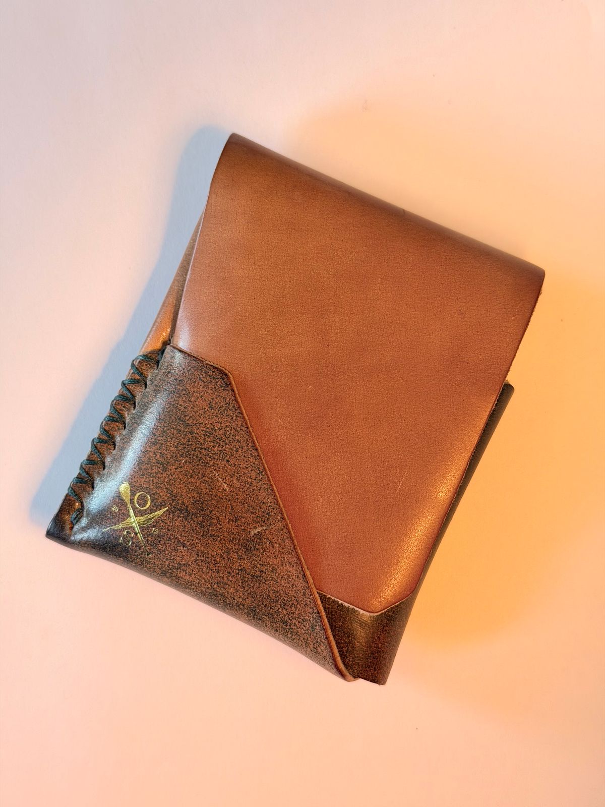 Photo by noneck on June 24, 2026 of the Open Sea Leather Houbei 2.0 in Rocado Shell Marbled Emerald & Rocado Natural Shell Cordovan.
