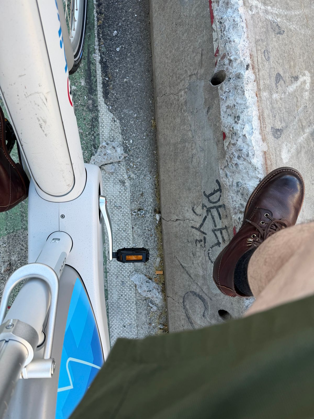 Photo by noneck on April 17, 2026 of the Red Wing Blacksmith in S.B. Foot Briar Oil Slick.