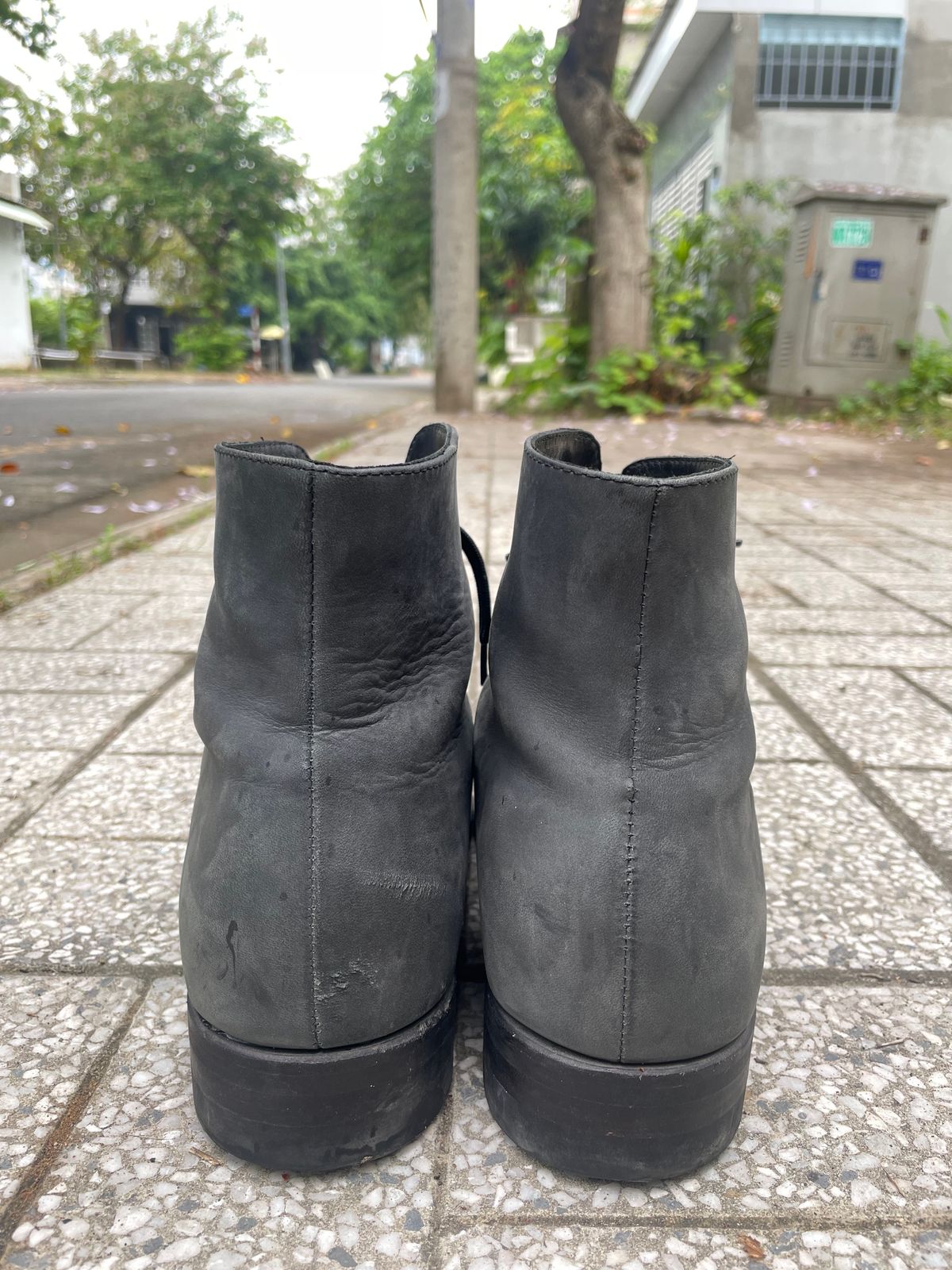 Photo by PhanAn on December 3, 2024 of the Dr. Sole Game Changer in Top Grade nubuck Leather.
