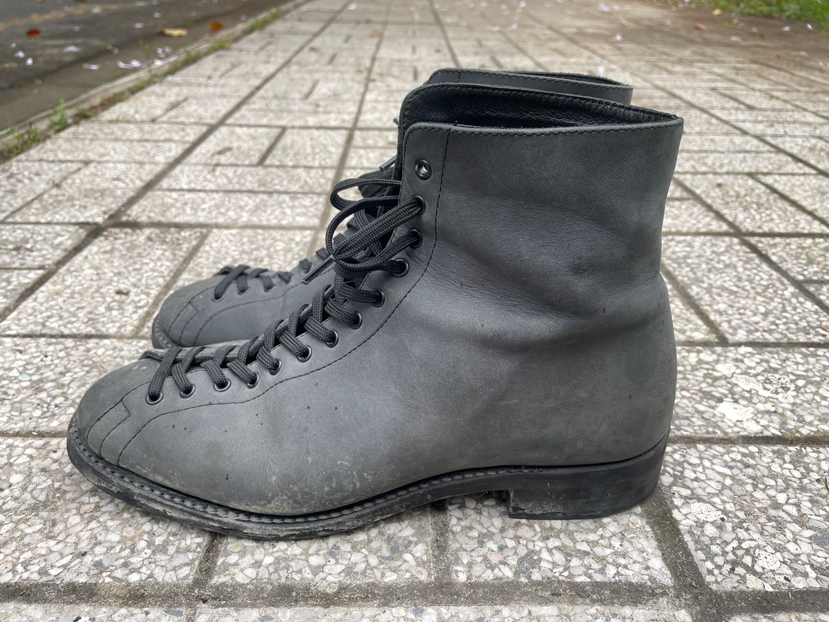 Photo by PhanAn on December 3, 2024 of the Dr. Sole Game Changer in Top Grade nubuck Leather.