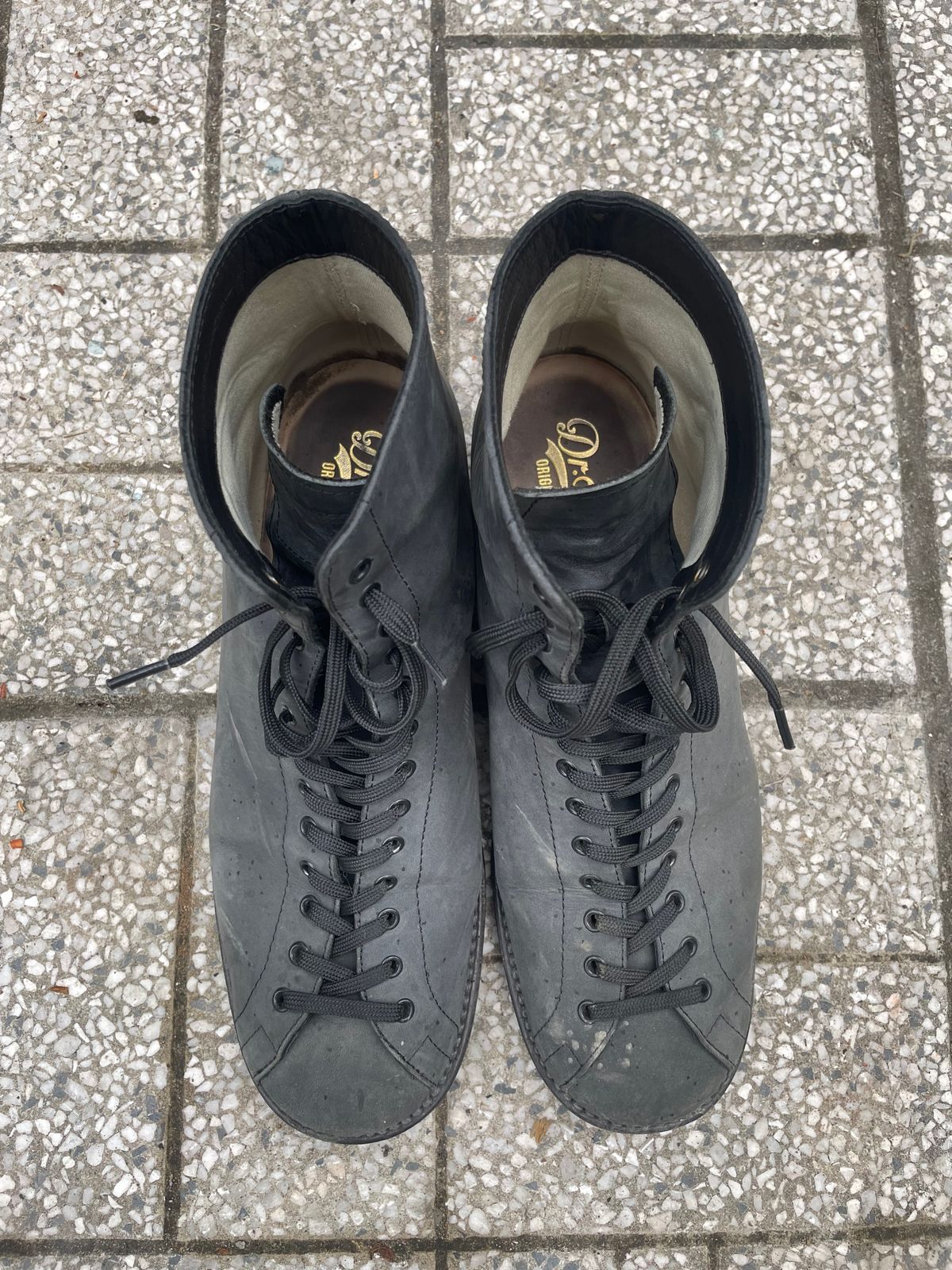 Photo by PhanAn on December 3, 2024 of the Dr. Sole Game Changer in Top Grade nubuck Leather.